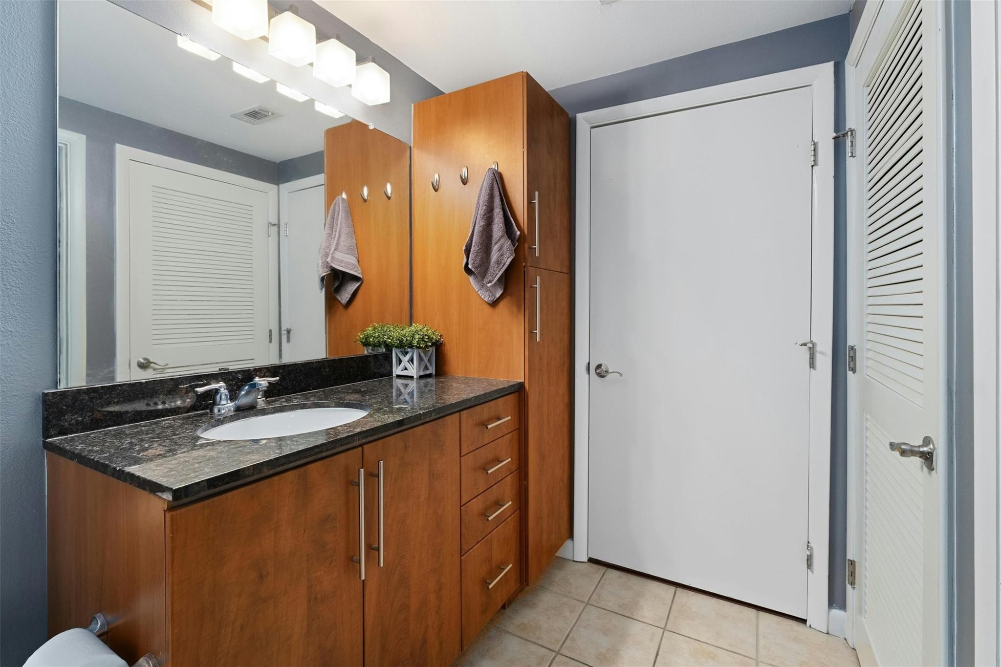 54 Rainey St 403 Property Photo 16