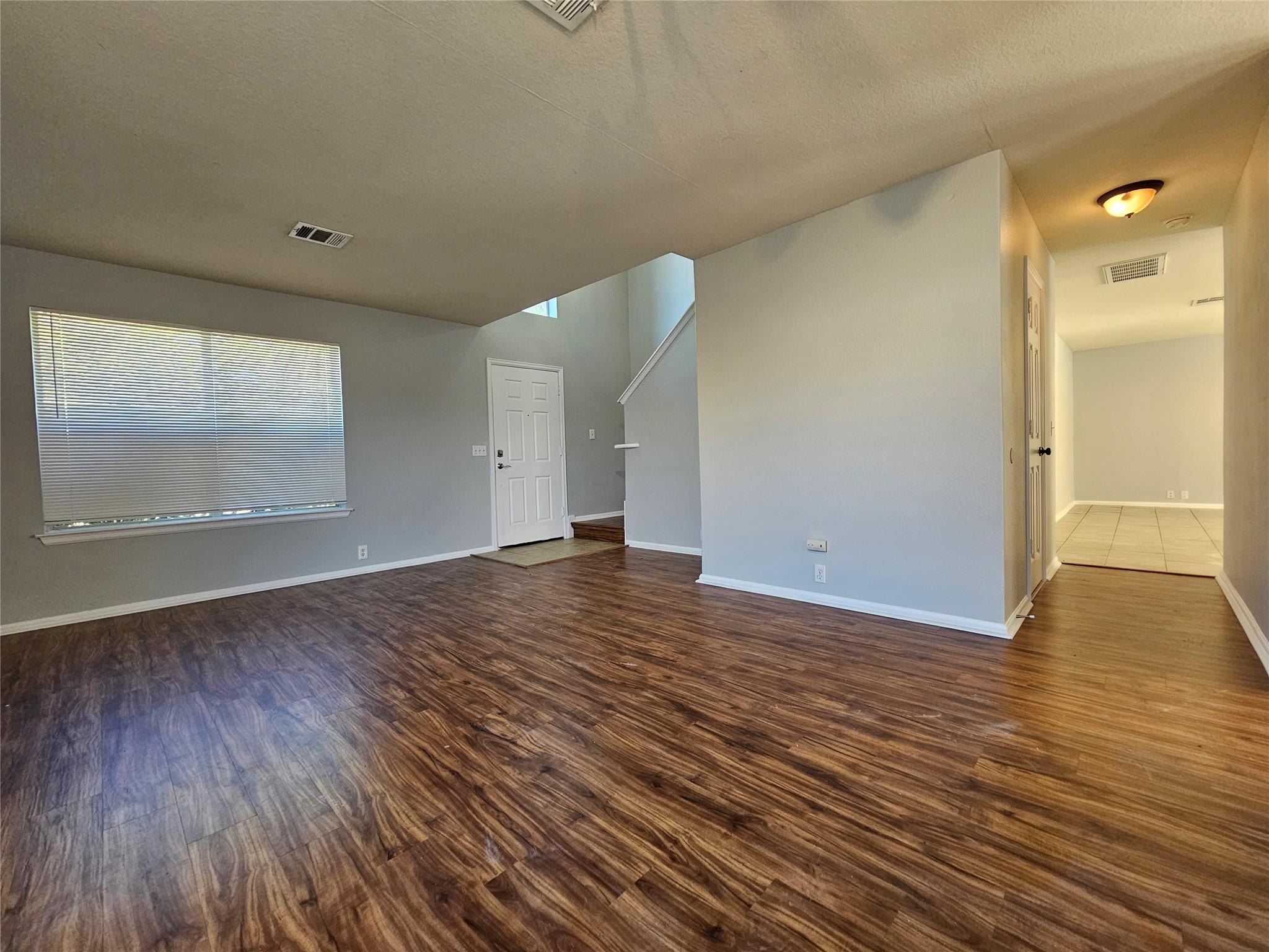 580 Hometown Pkwy Property Photo 9