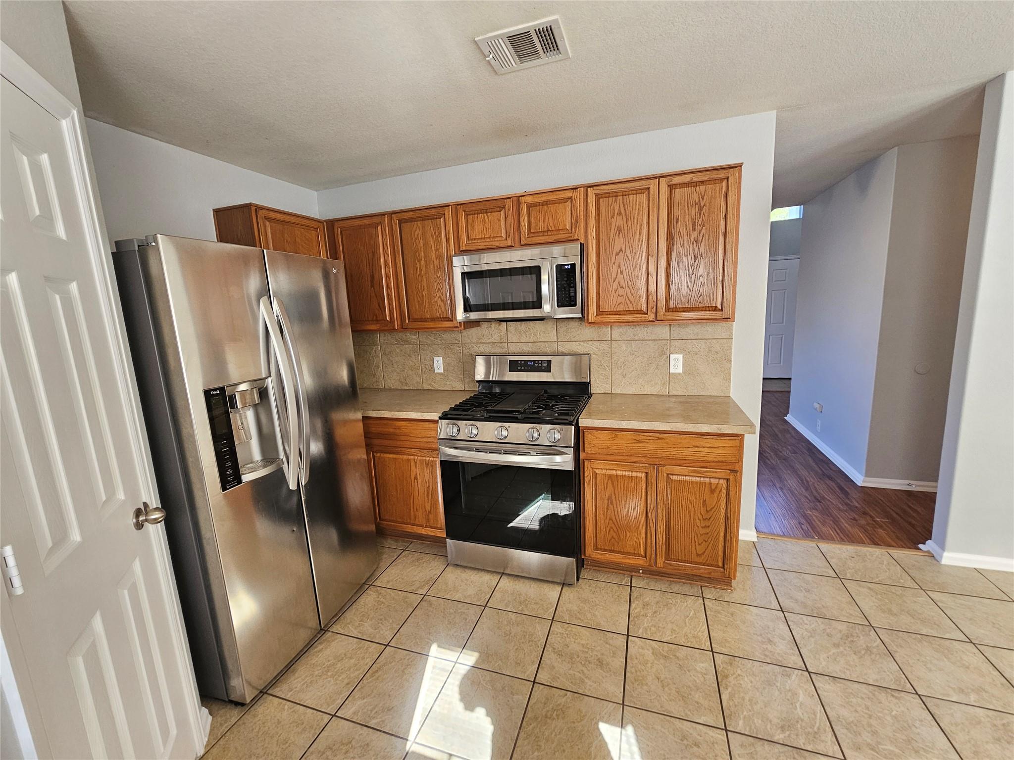580 Hometown Pkwy Property Photo 12