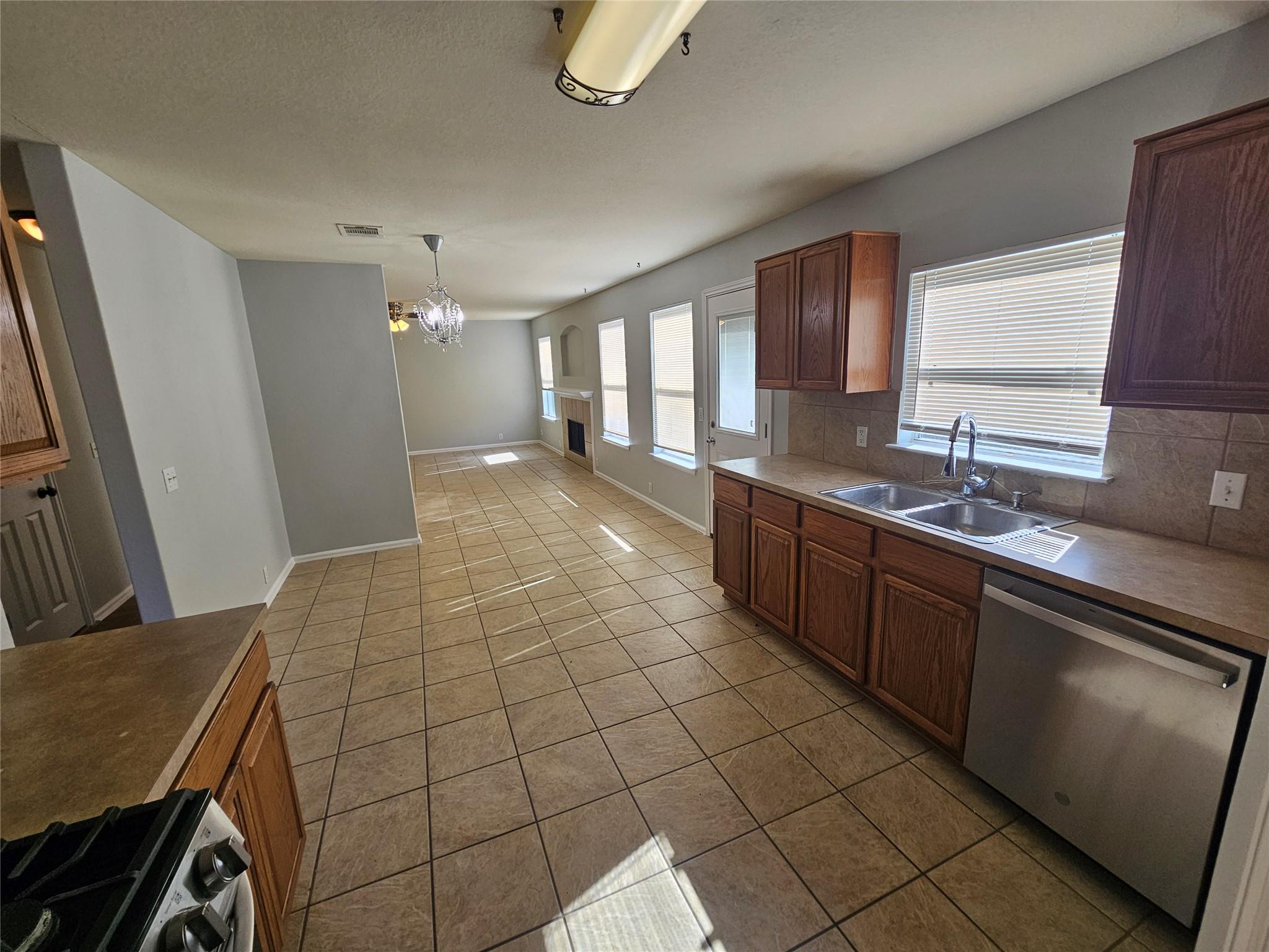 580 Hometown Pkwy Property Photo 13