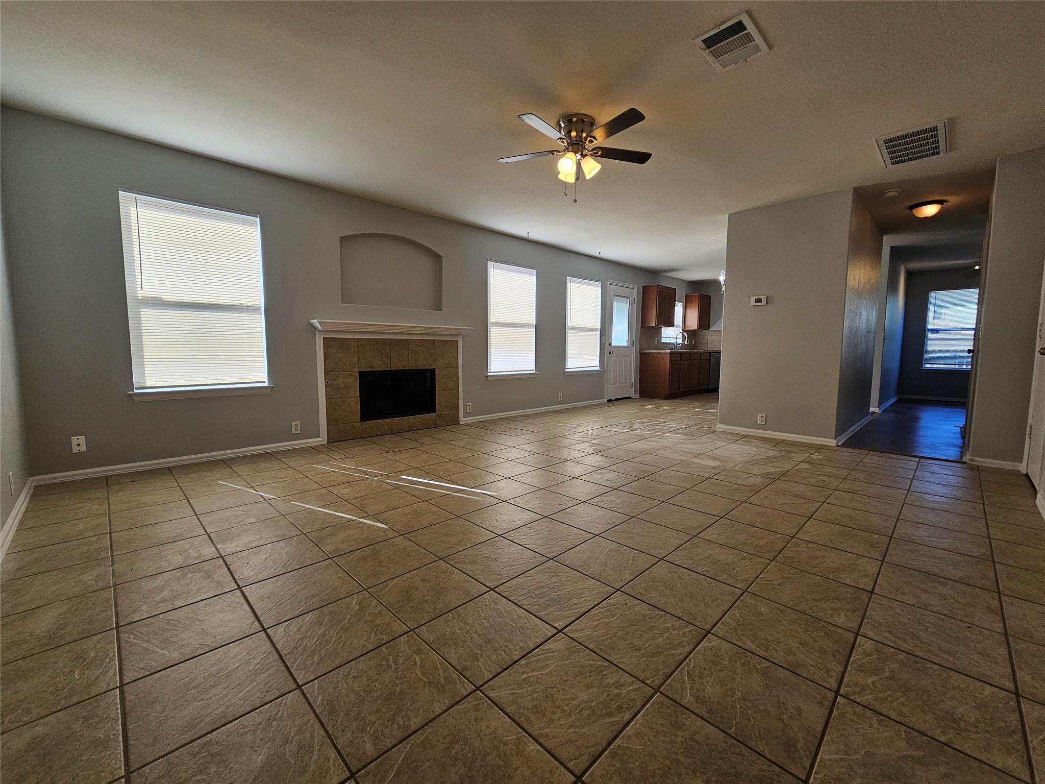 580 Hometown Pkwy Property Photo 14