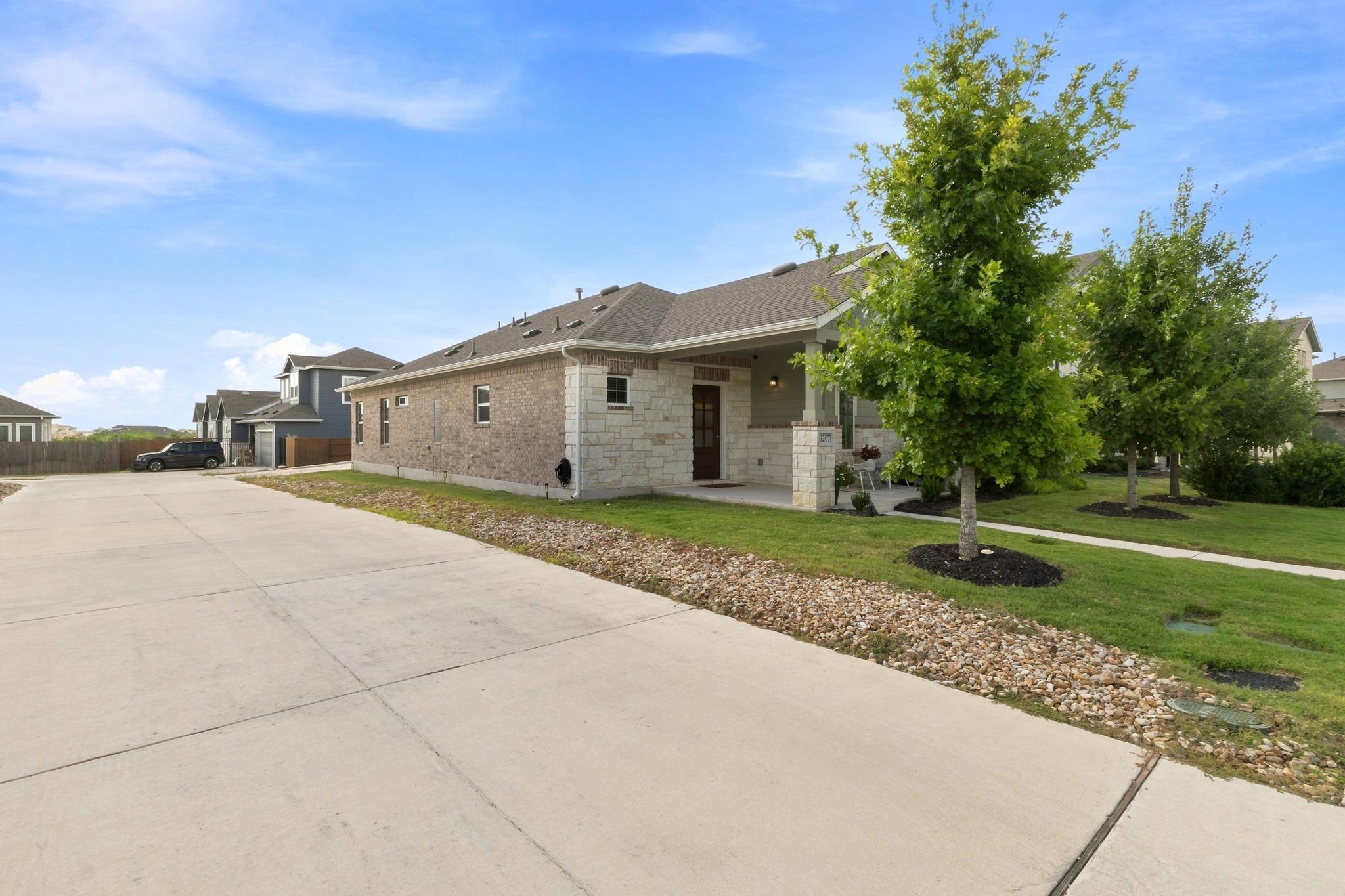 9207 Looksee Ln Property Photo 2