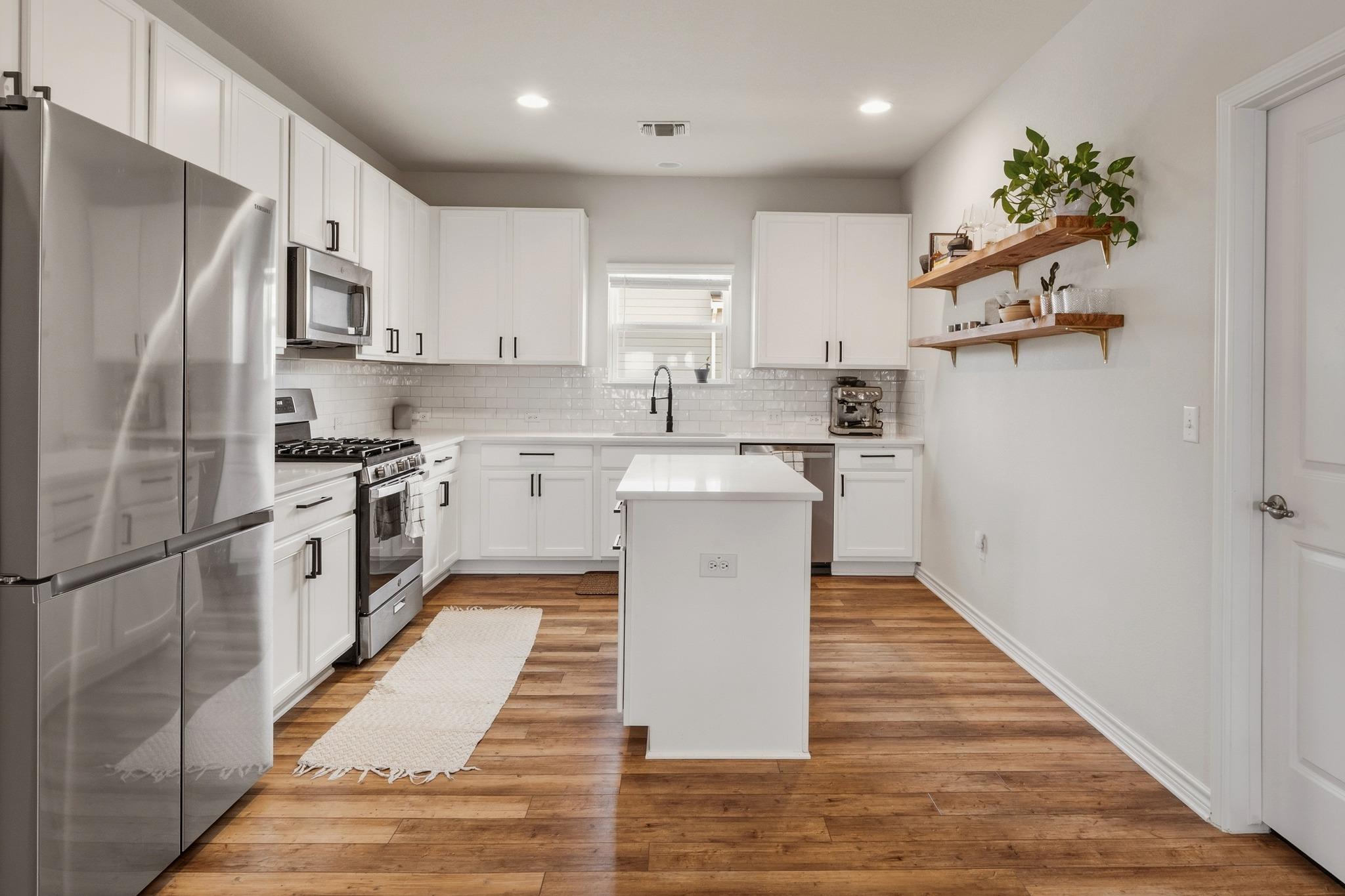9207 Looksee Ln Property Photo 12