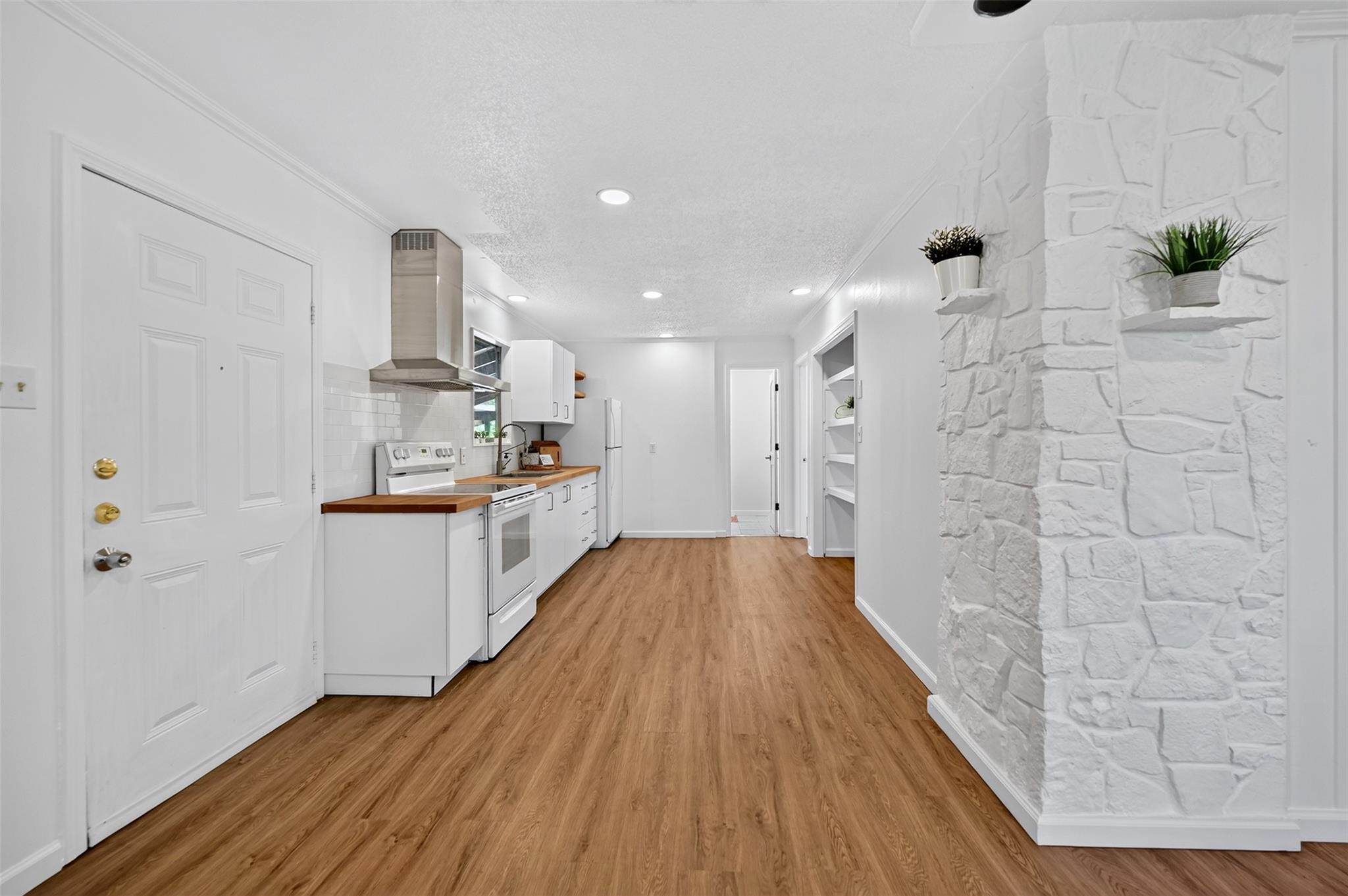 14908 Running Deer Trl Property Photo 13