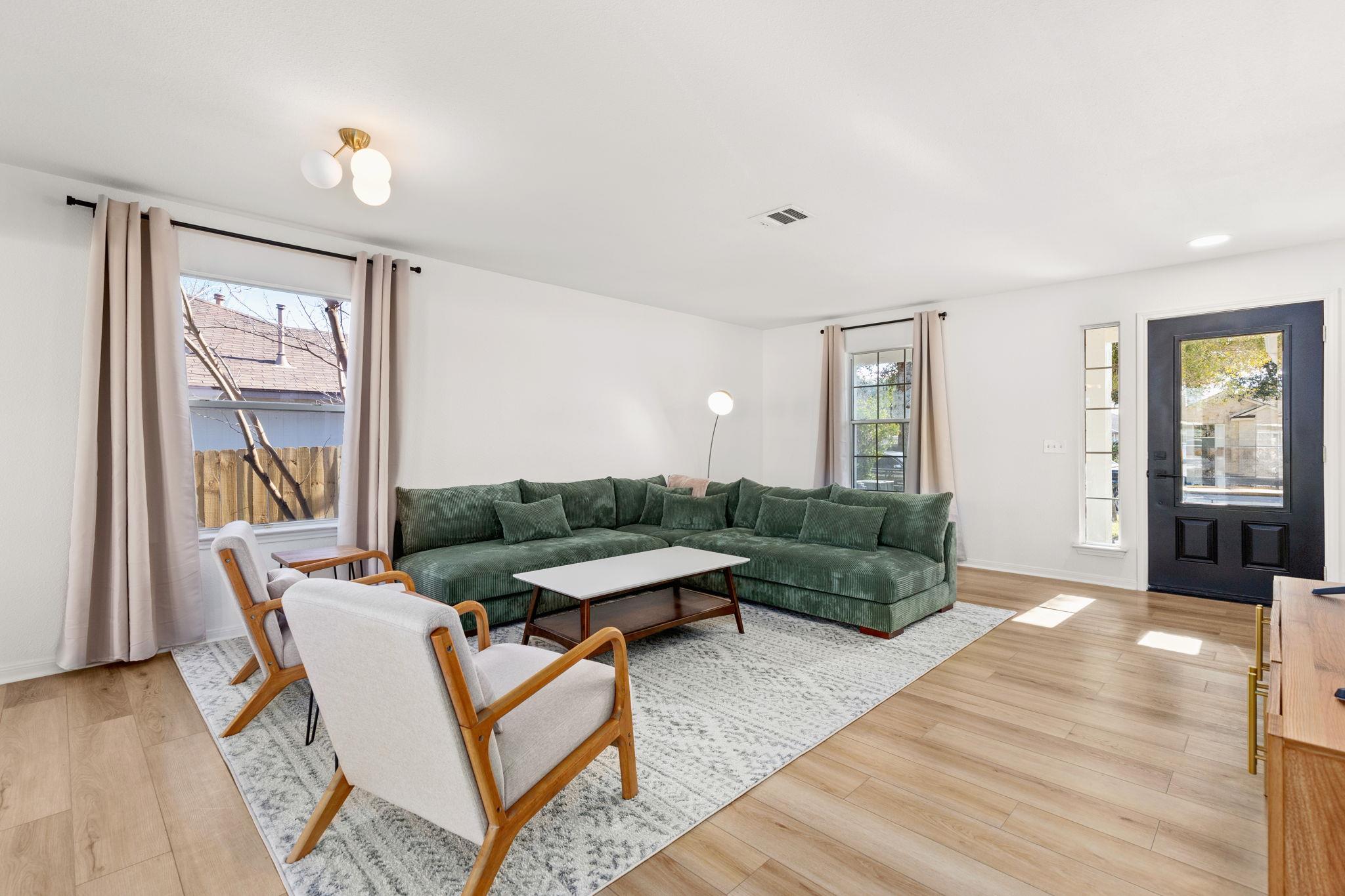 208 Langely St Property Photo 4