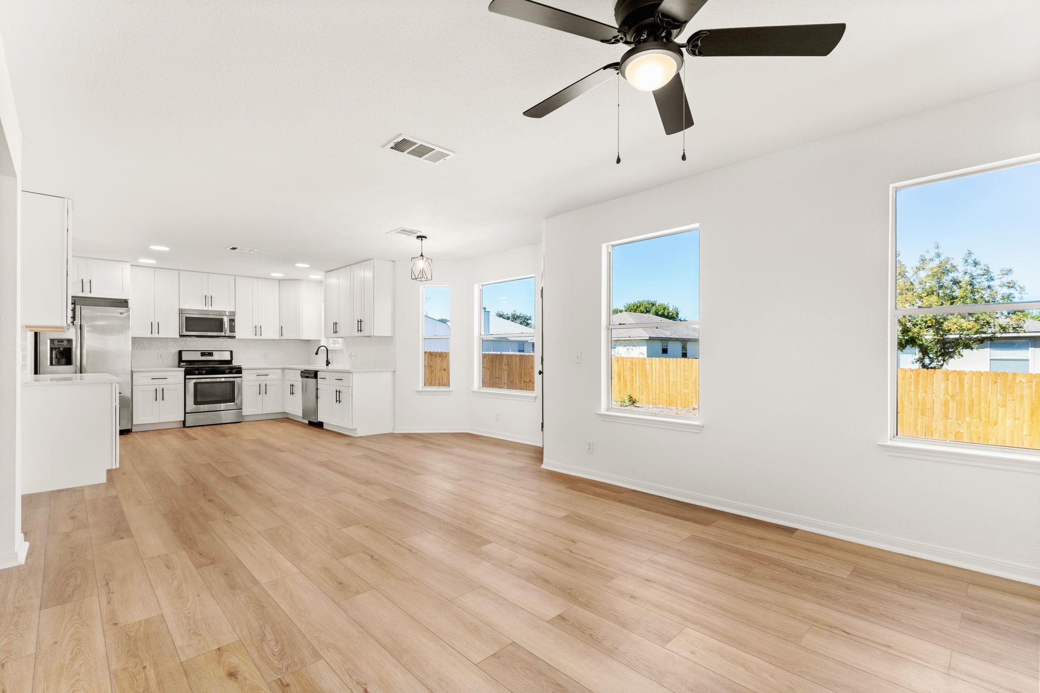 208 Langely St Property Photo 8