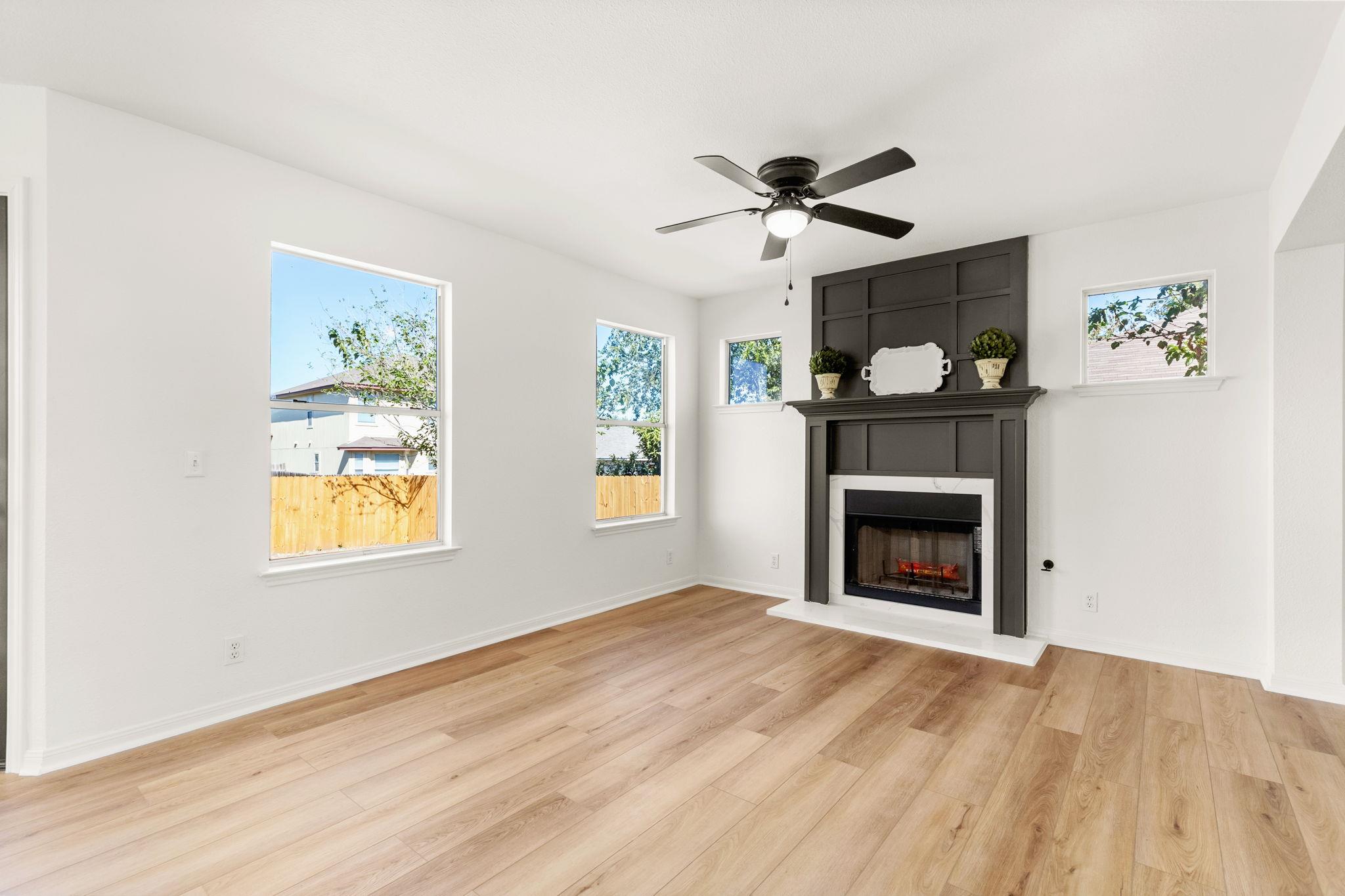 208 Langely St Property Photo 9