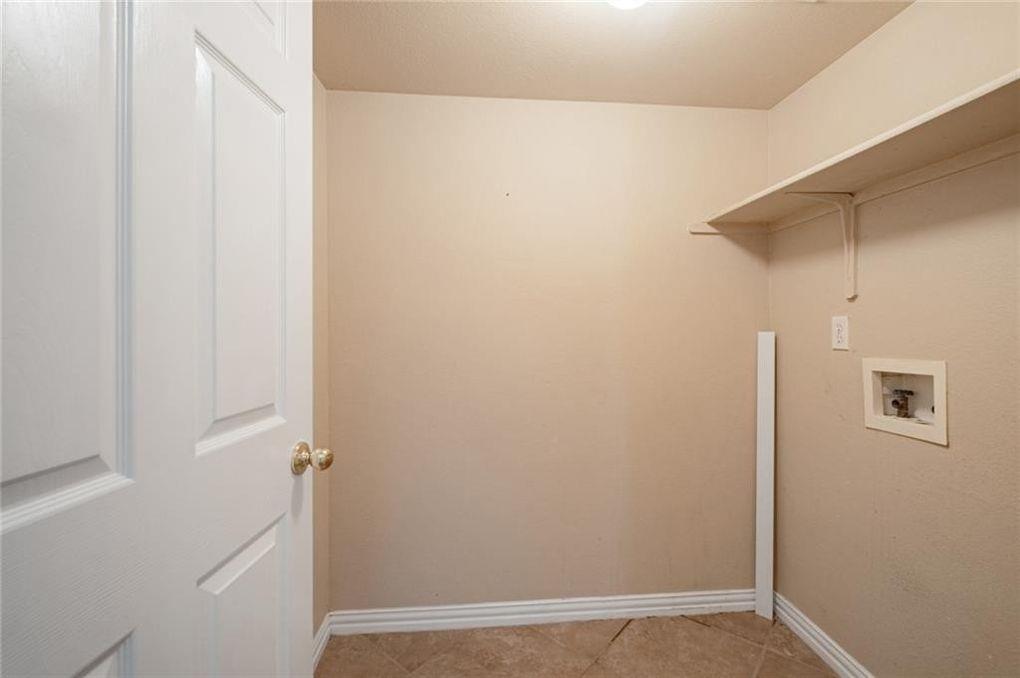 1709 Royal Ascot Dr S Property Photo 5