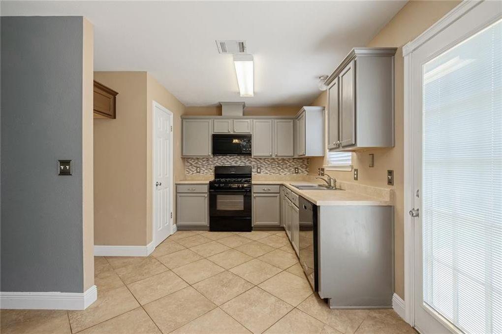 1709 Royal Ascot Dr S Property Photo 8