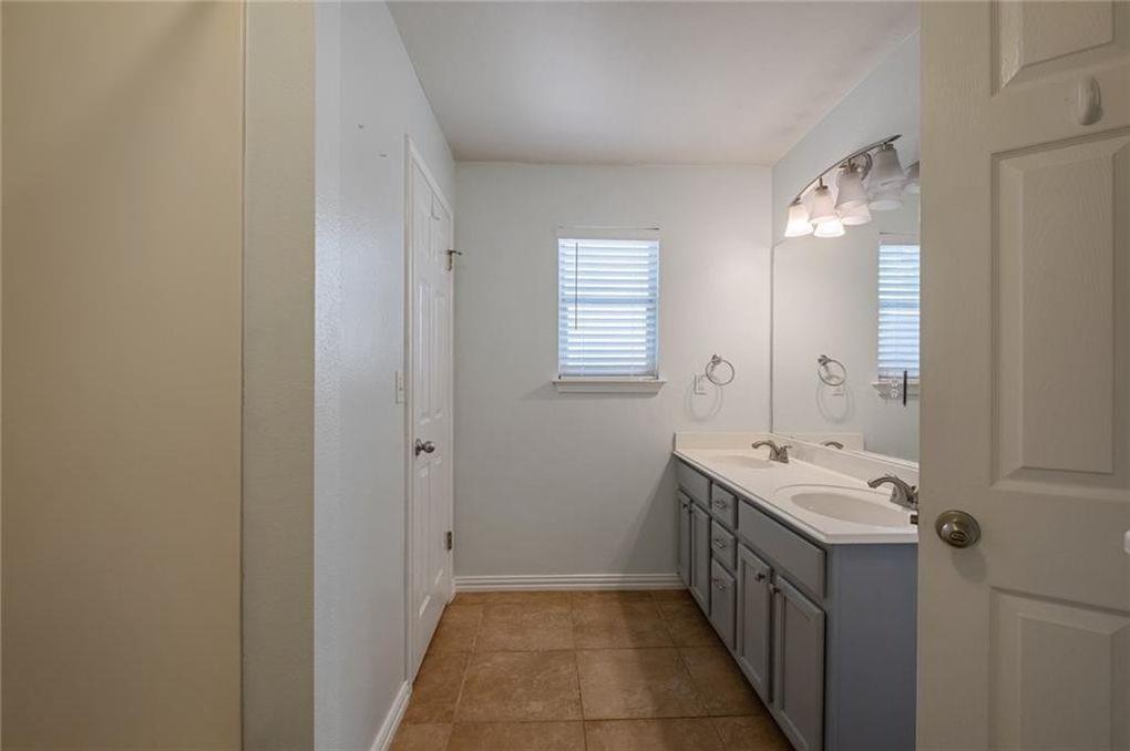 1709 Royal Ascot Dr S Property Photo 13