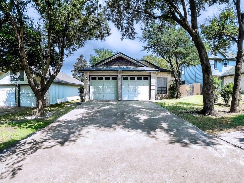 2310 Dowd Ln Property Photo