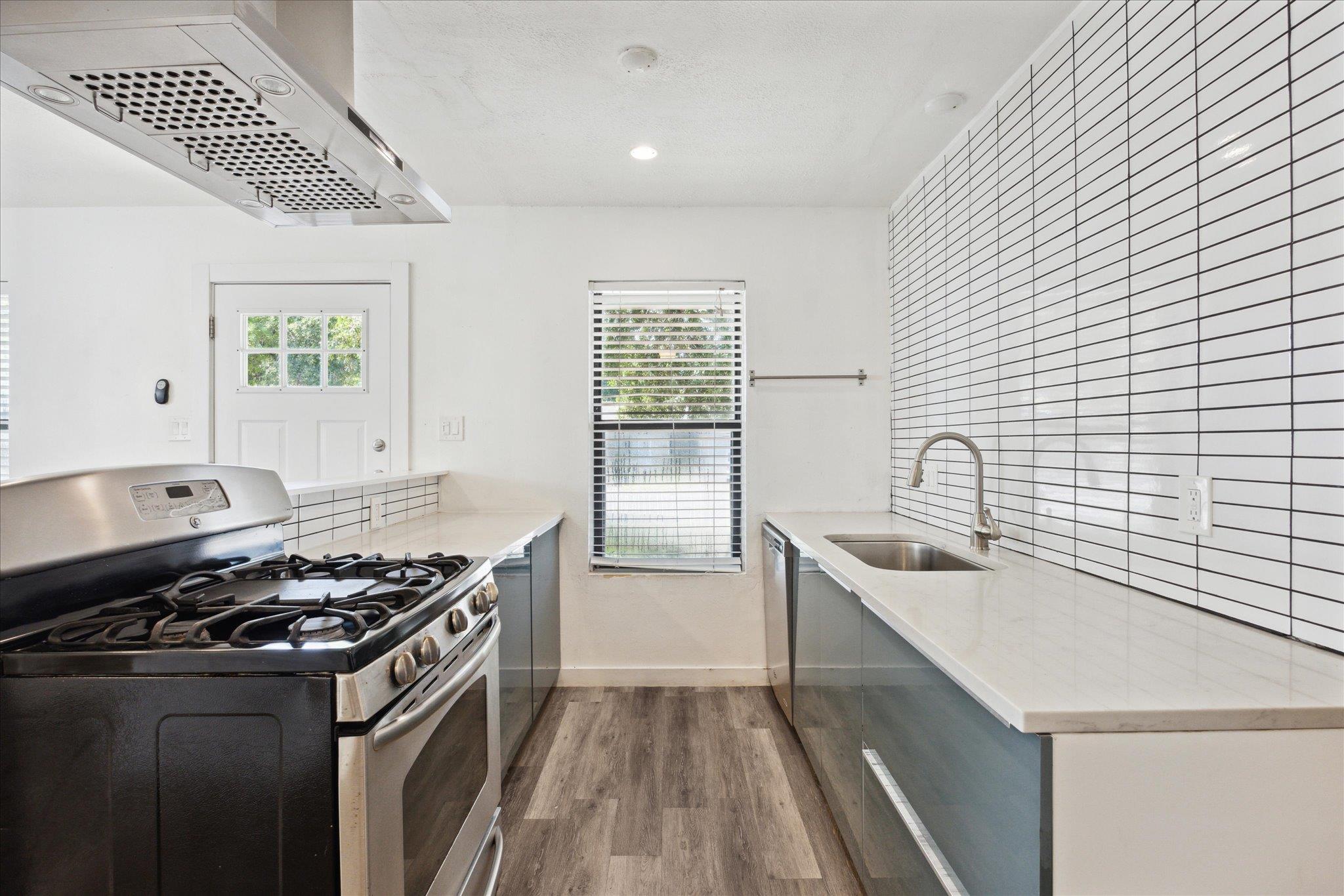 300 Tilbury Ln Property Photo 12
