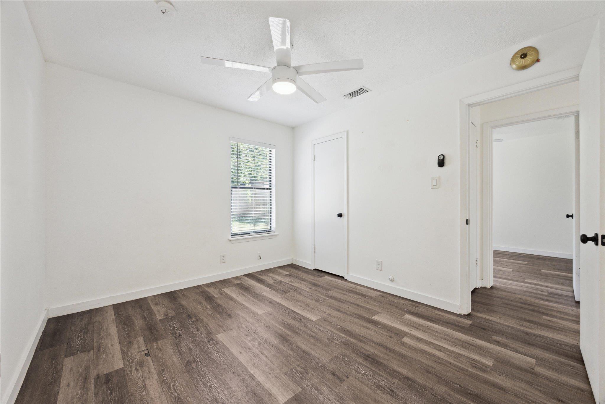 300 Tilbury Ln Property Photo 18