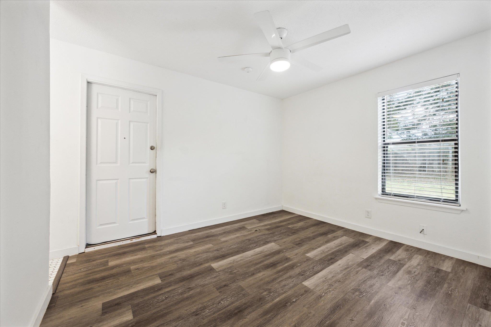 300 Tilbury Ln Property Photo 26