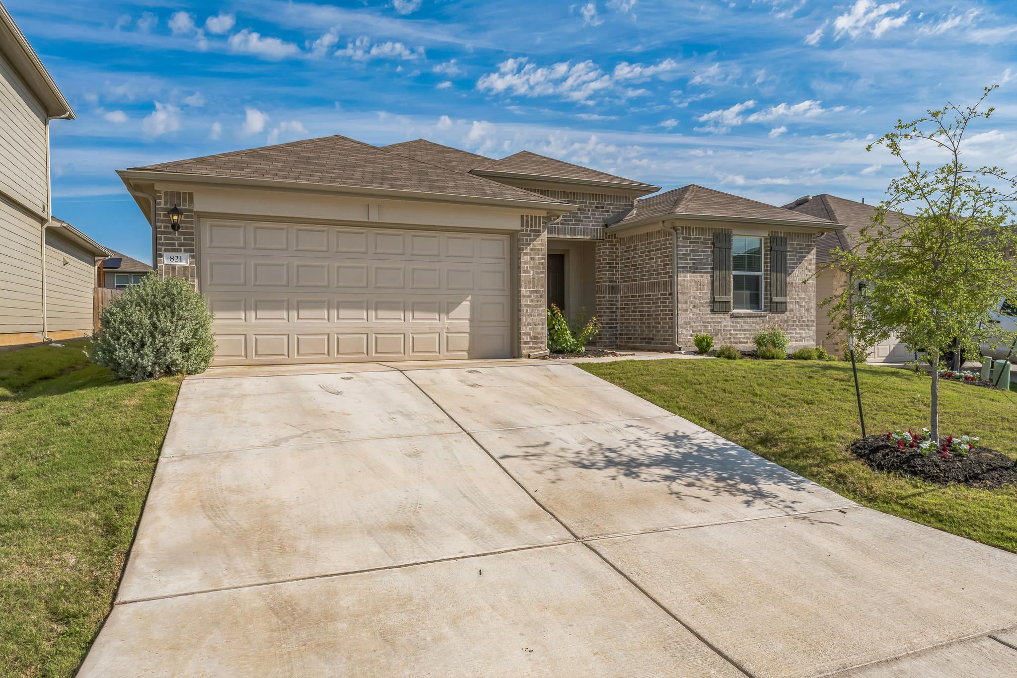 821 Bahia Pl Property Photo 2