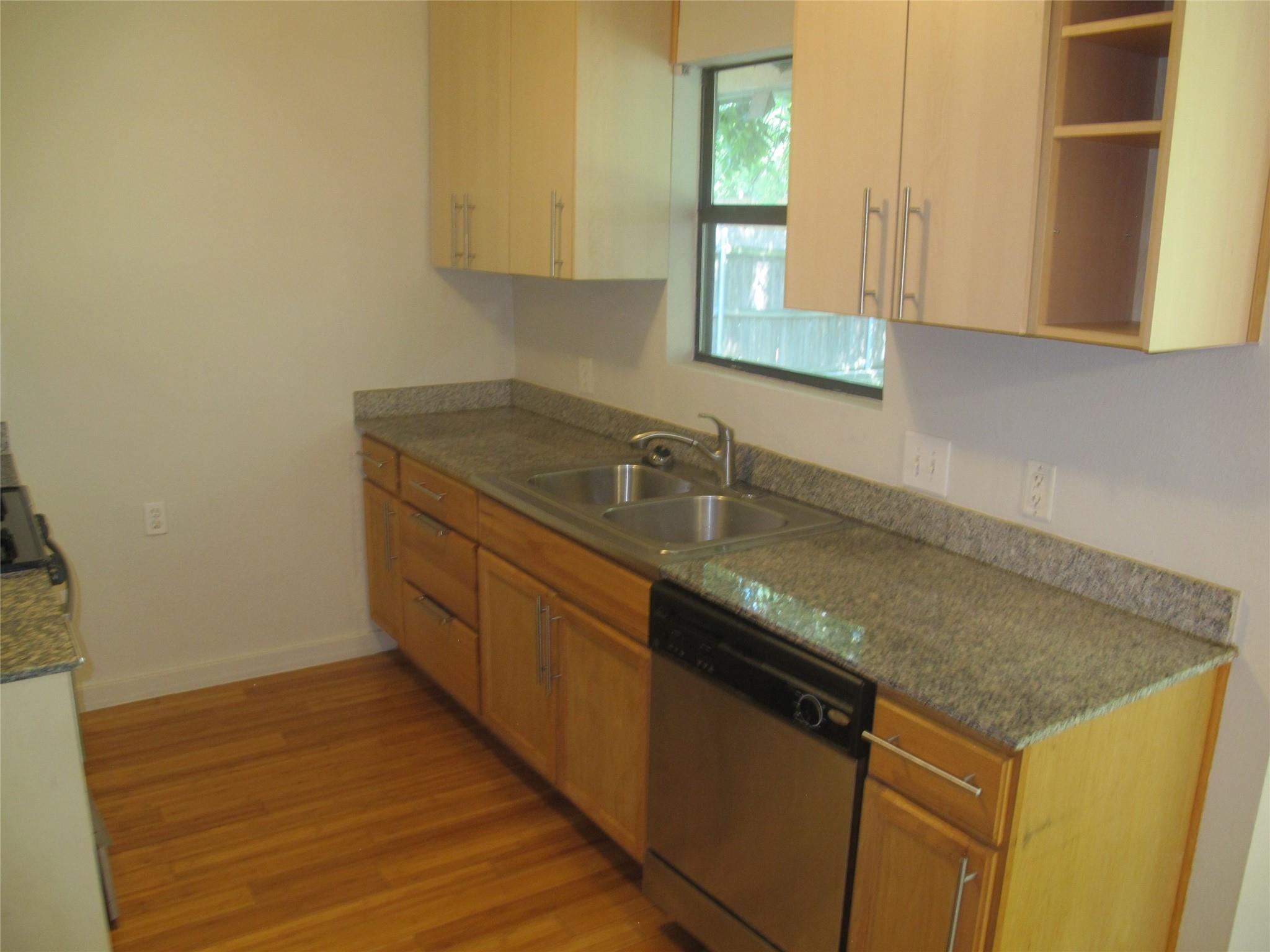 4907 Richmond Ave Property Photo 4