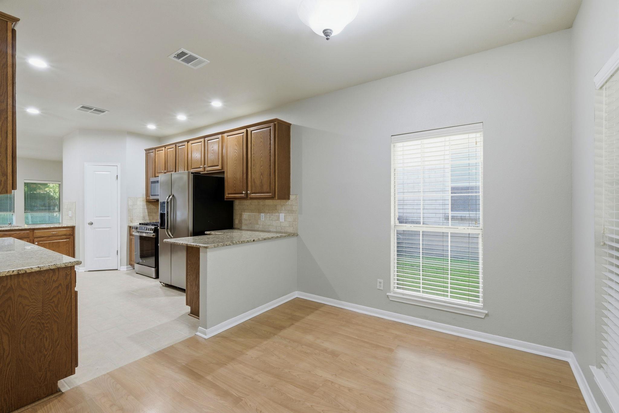 2913 Winchester Dr Property Photo 4