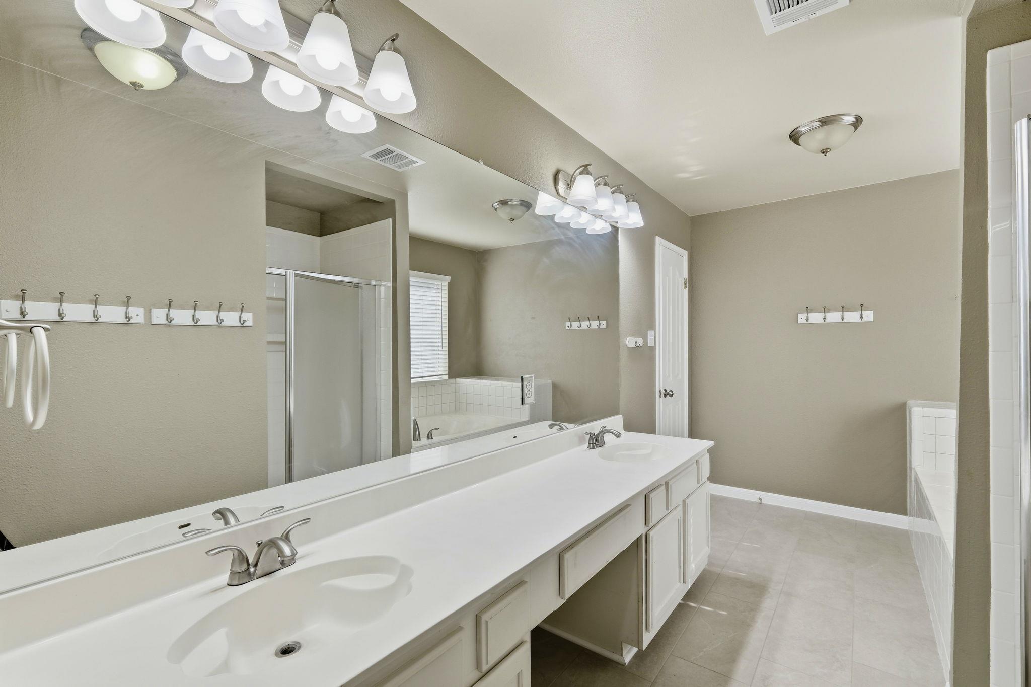 2913 Winchester Dr Property Photo 9