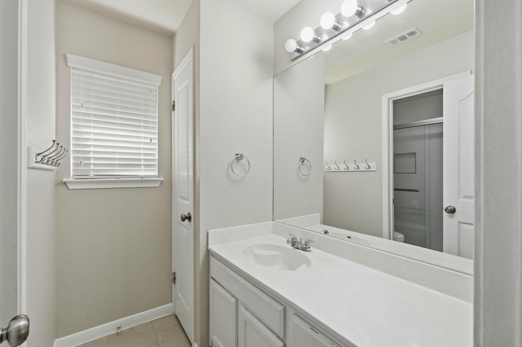 2913 Winchester Dr Property Photo 10