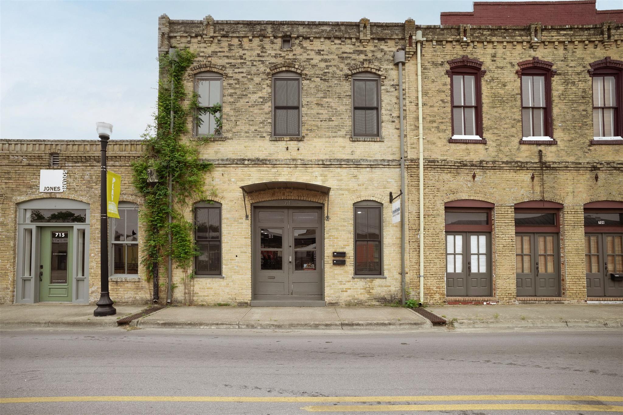 711 Chestnut St Property Photo