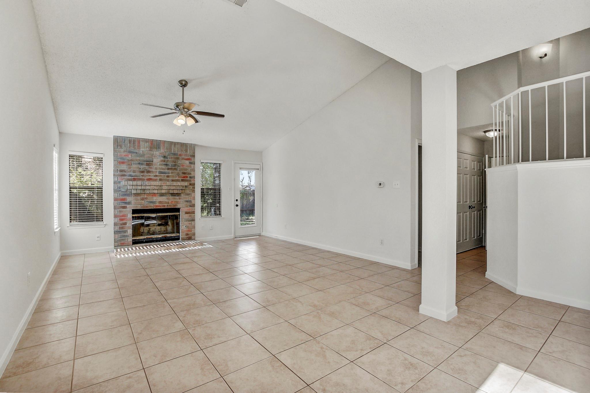 17516 Klamath Falls Dr Property Photo 3