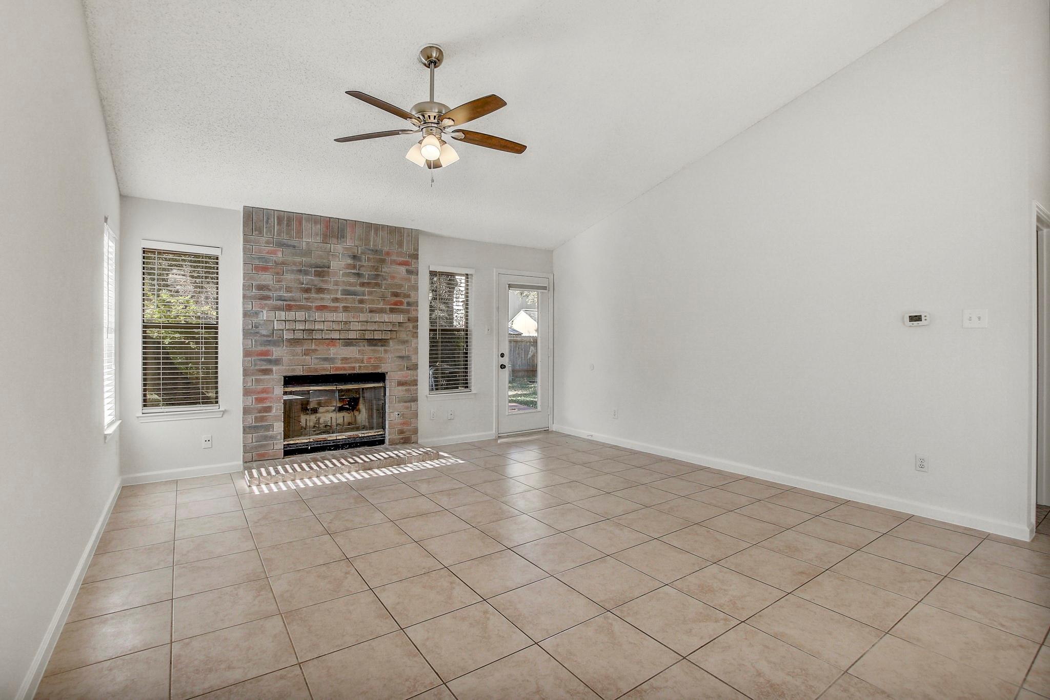 17516 Klamath Falls Dr Property Photo 4