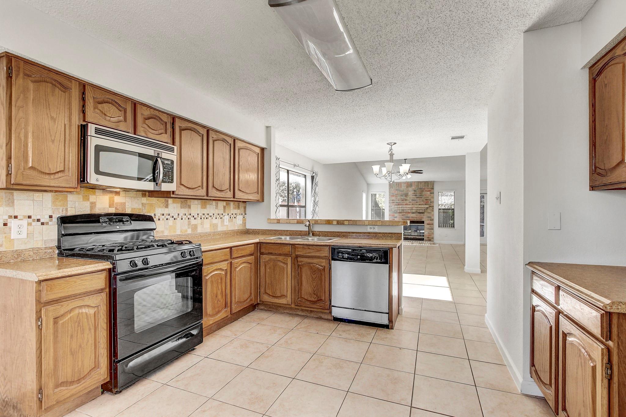 17516 Klamath Falls Dr Property Photo 10