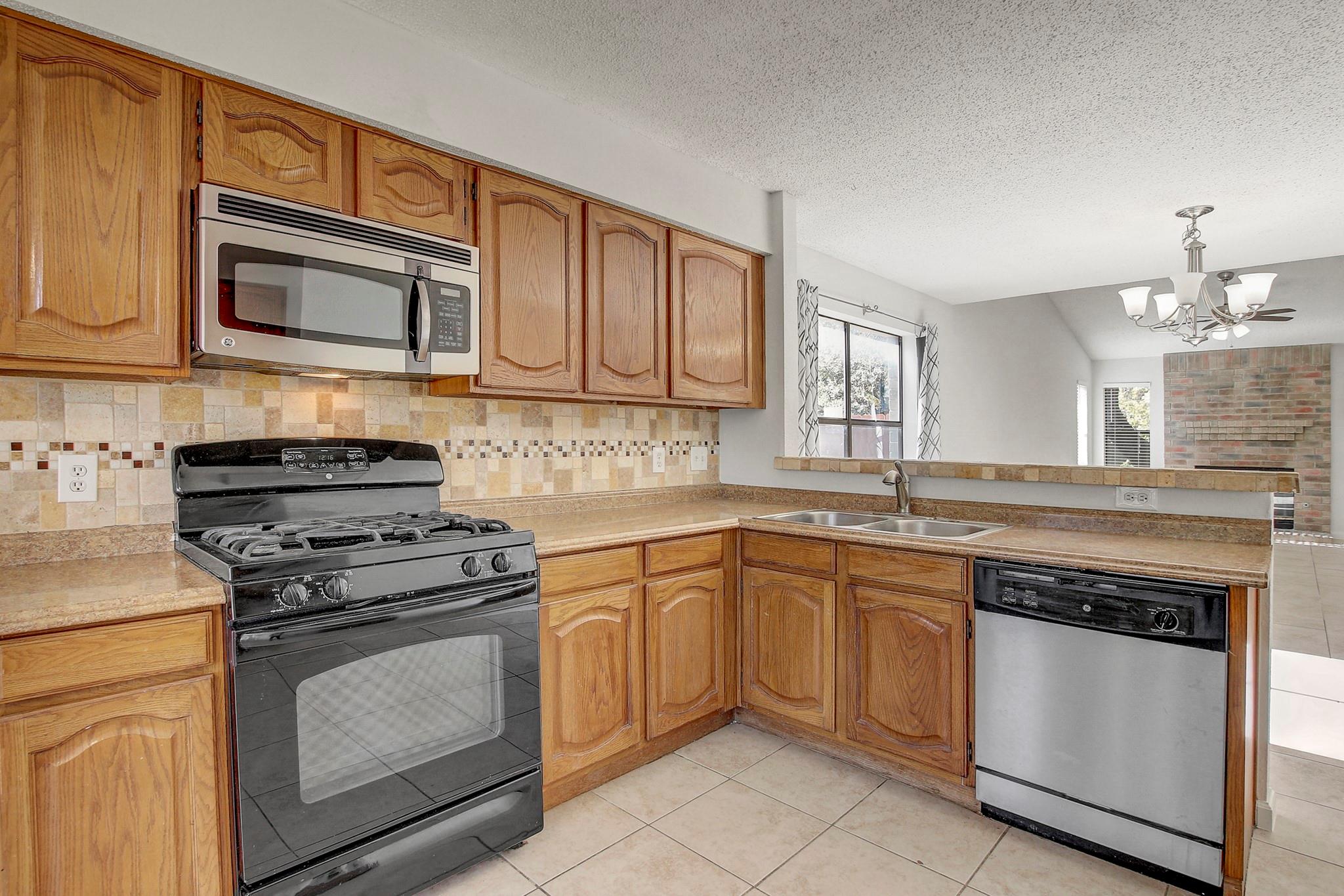 17516 Klamath Falls Dr Property Photo 11