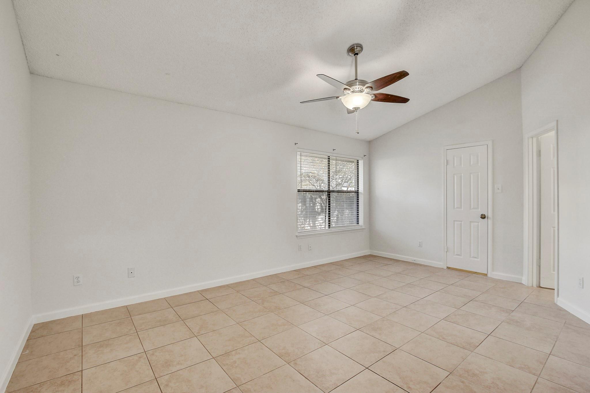 17516 Klamath Falls Dr Property Photo 13