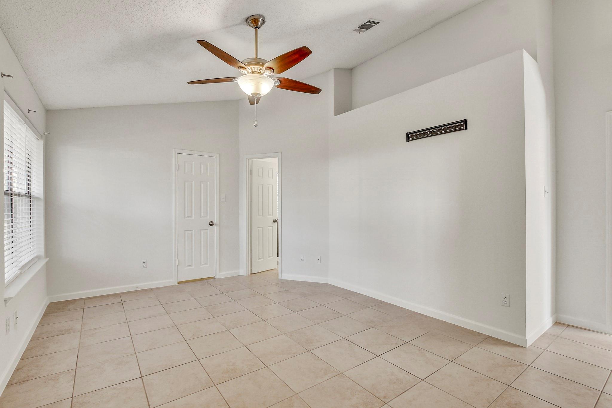17516 Klamath Falls Dr Property Photo 14
