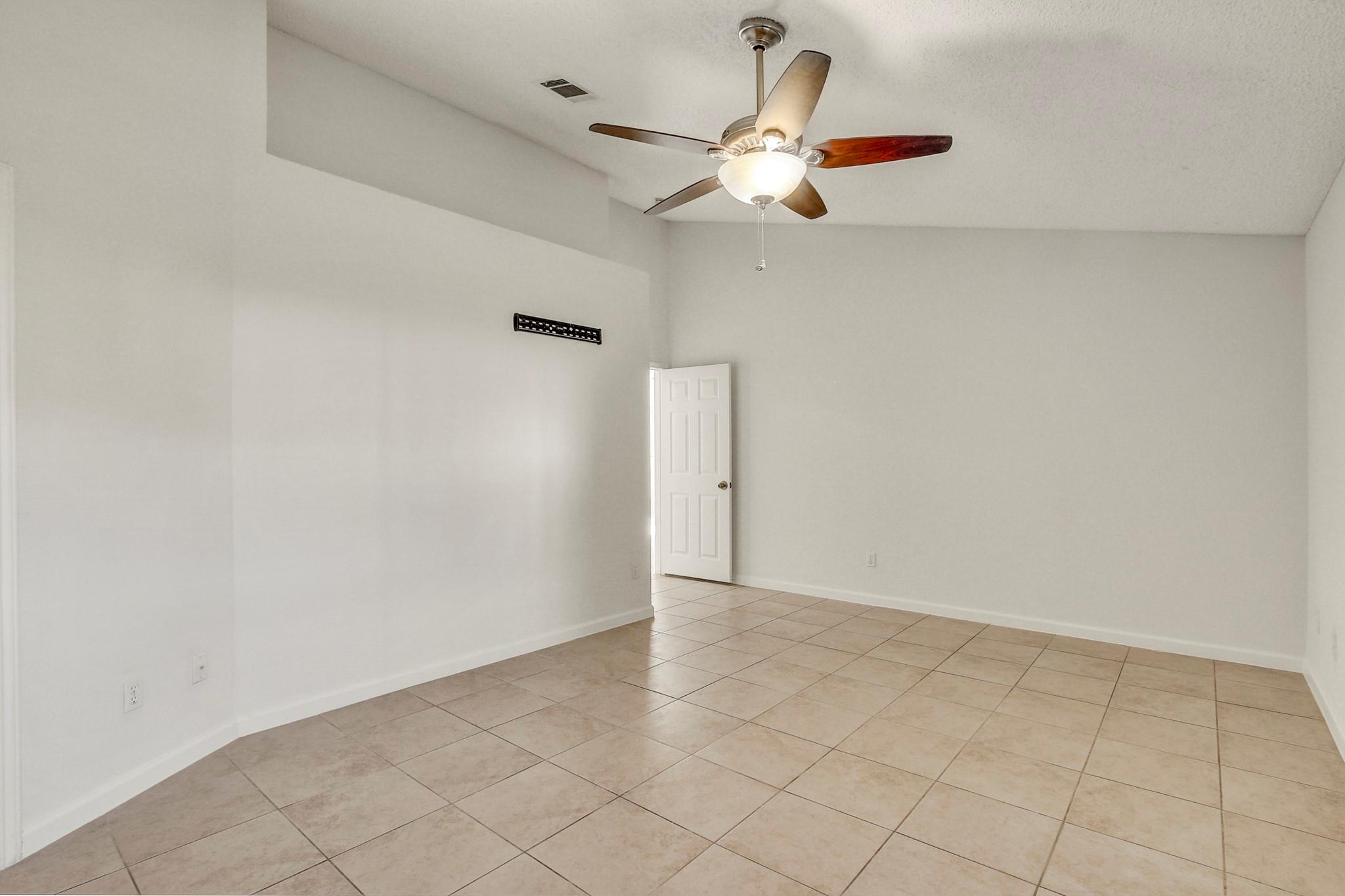 17516 Klamath Falls Dr Property Photo 15