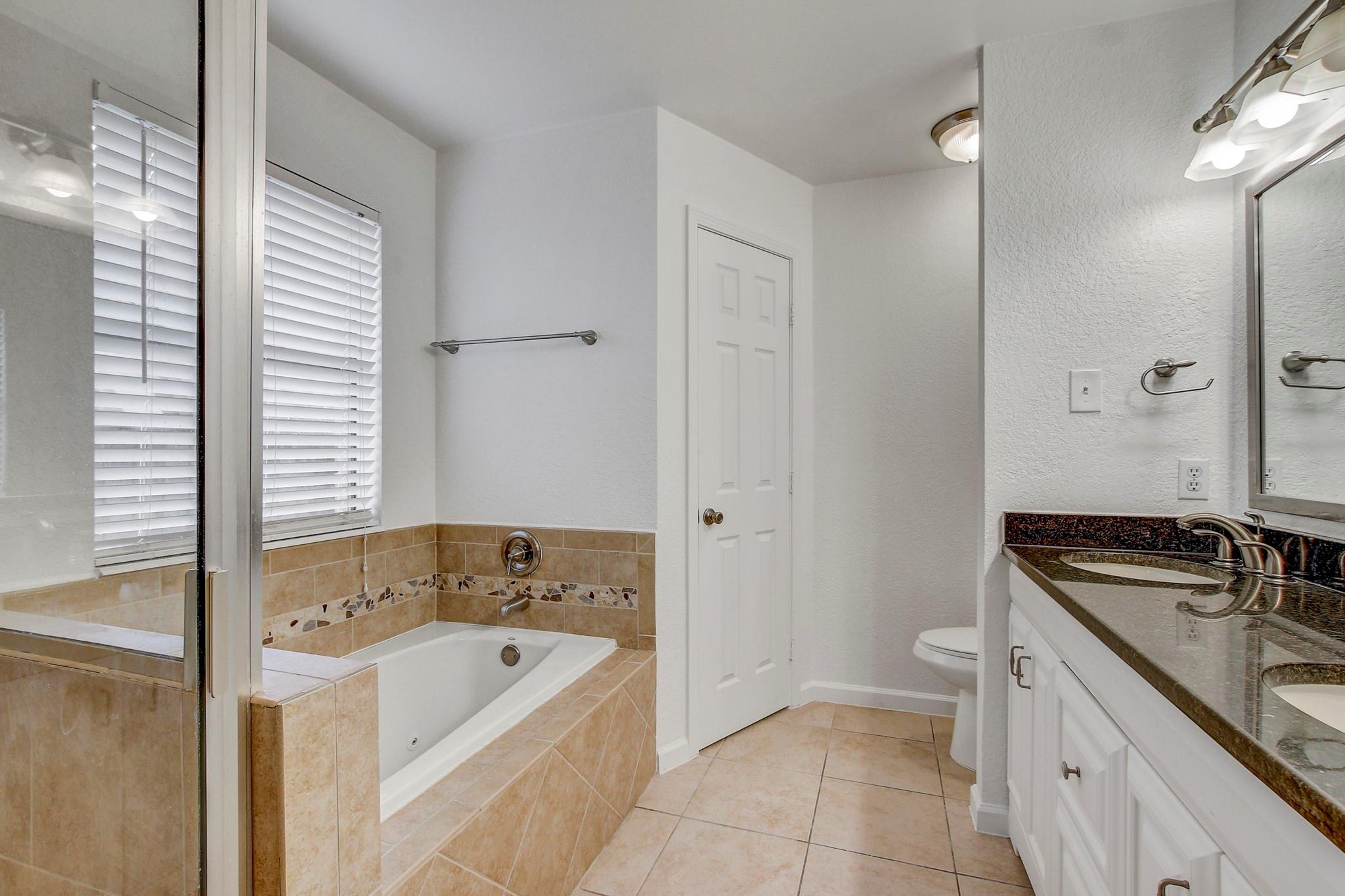 17516 Klamath Falls Dr Property Photo 16