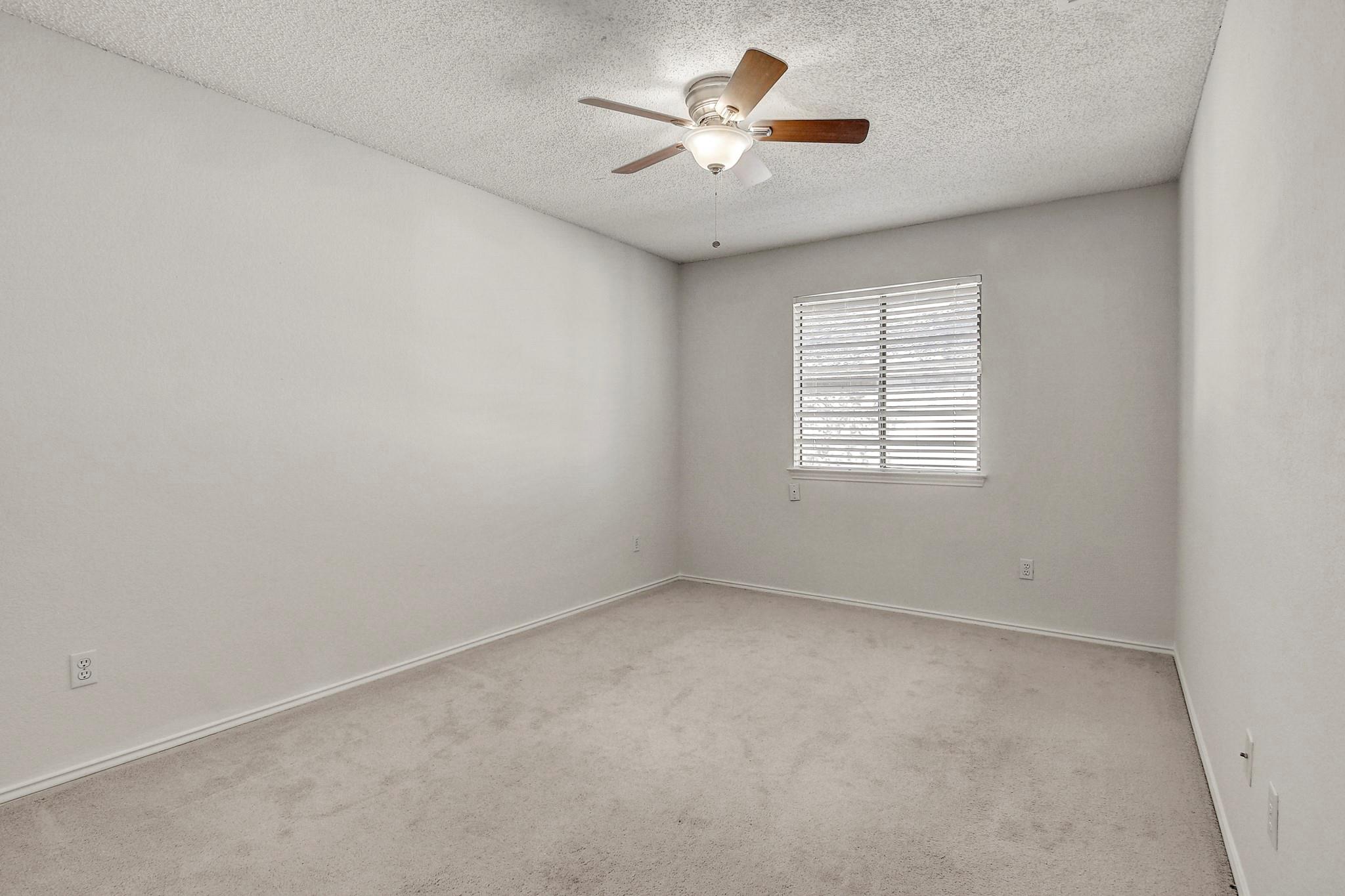 17516 Klamath Falls Dr Property Photo 23