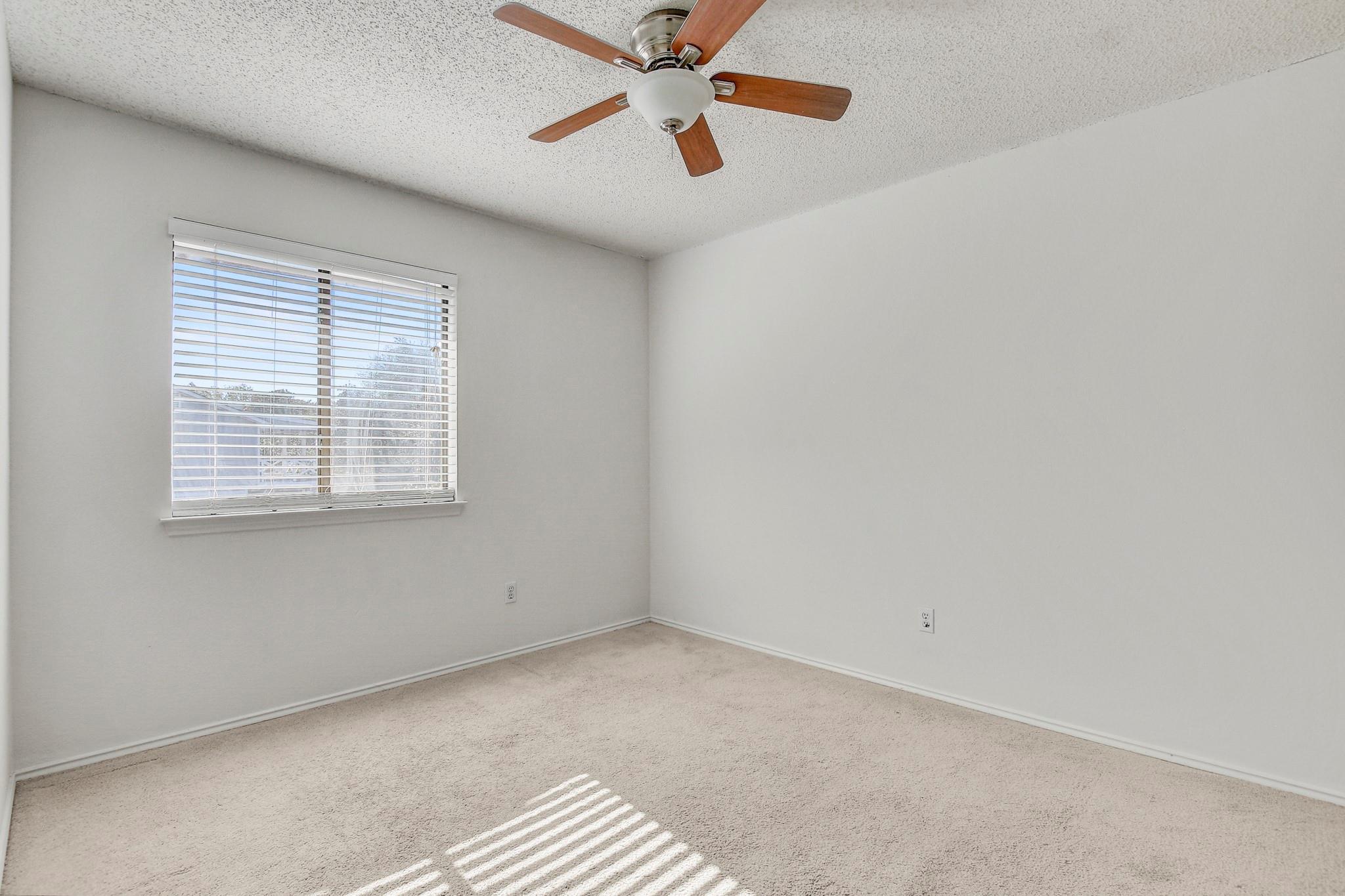 17516 Klamath Falls Dr Property Photo 28