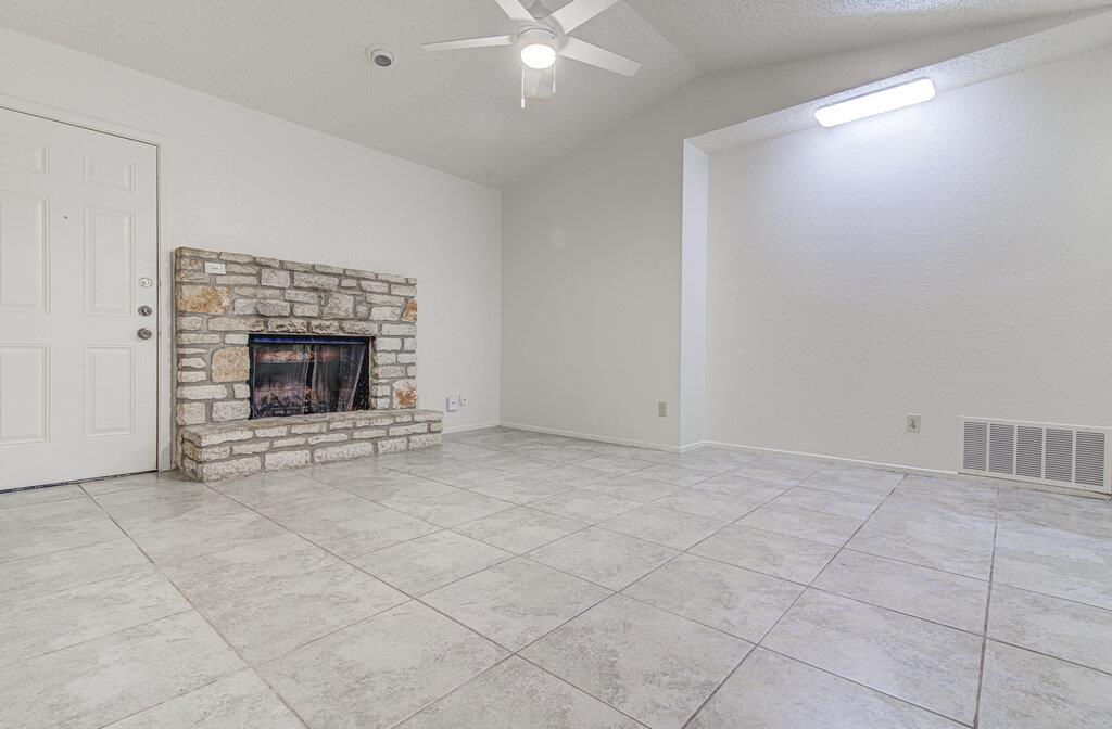 824 King Albert St #a Property Photo 3