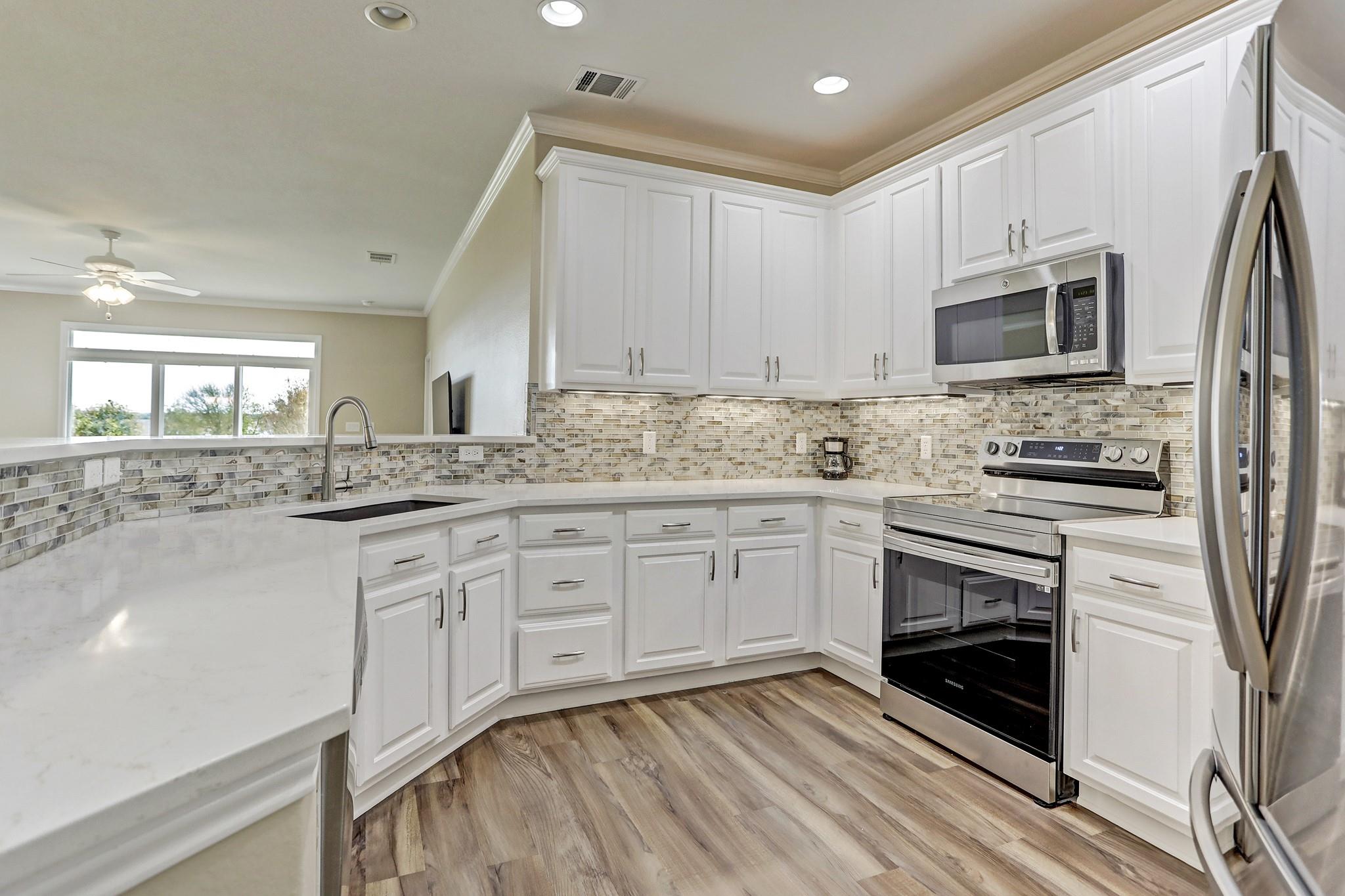 204 Monument Hill Trl Property Photo 5