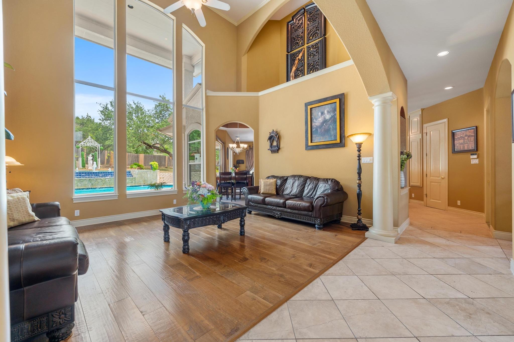 10912 Centennial Trl Property Photo 3