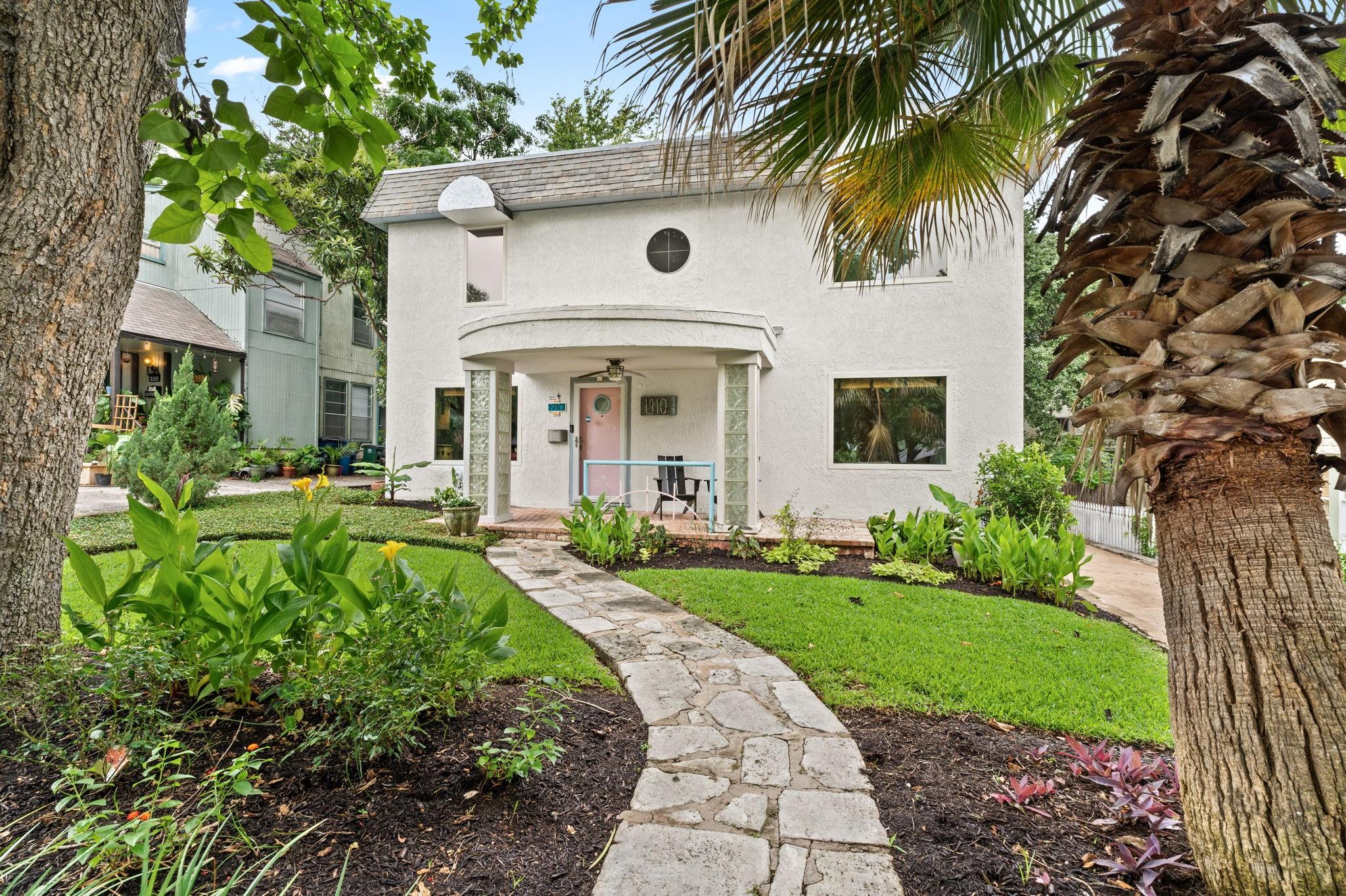 1910 Travis Heights Blvd Property Photo 3