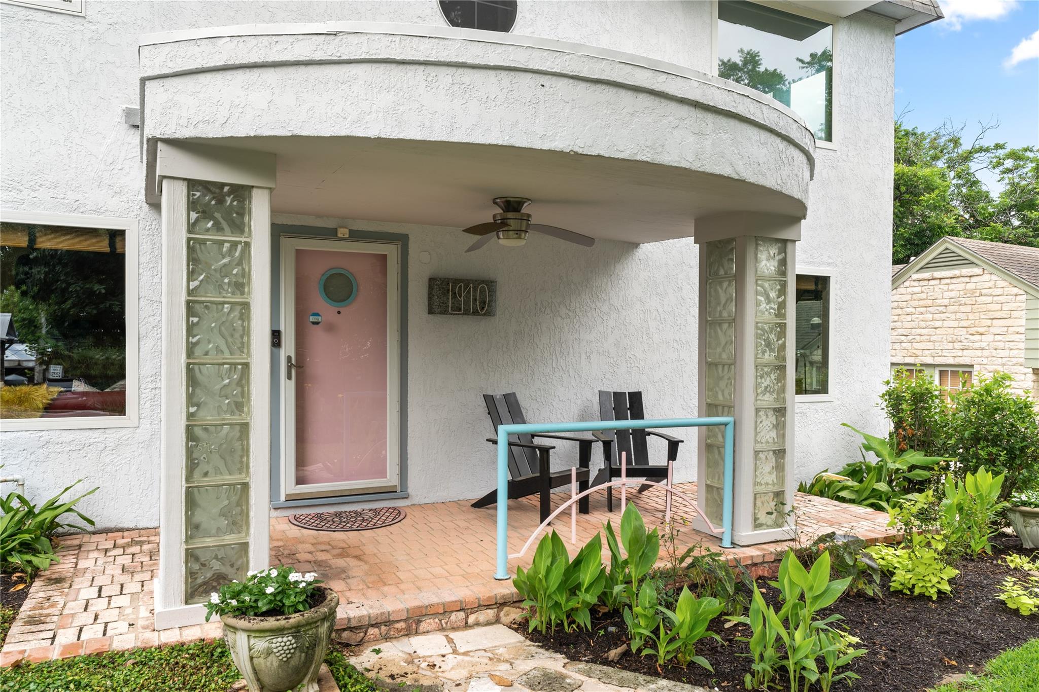 1910 Travis Heights Blvd Property Photo 4