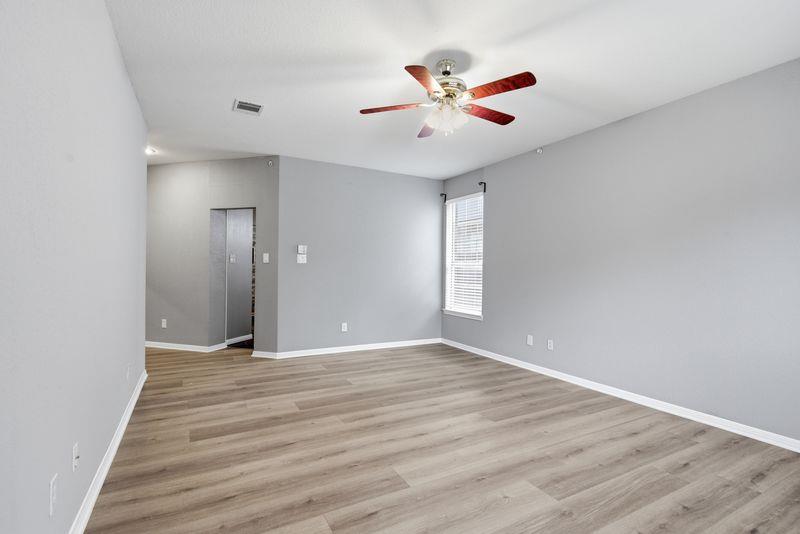 10008 Lachlan Dr Property Photo 15