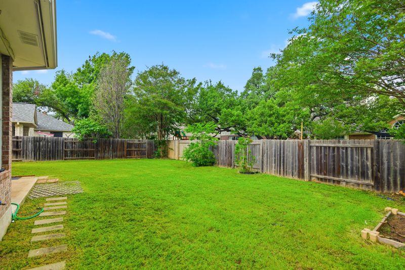 10008 Lachlan Dr Property Photo 24