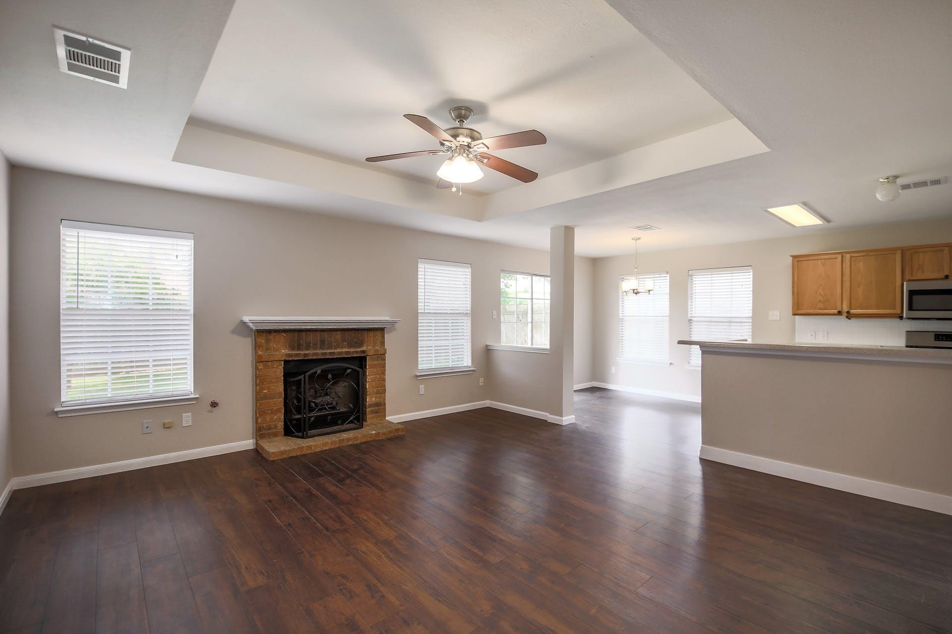 1806 Oakmont Ln Property Photo 4