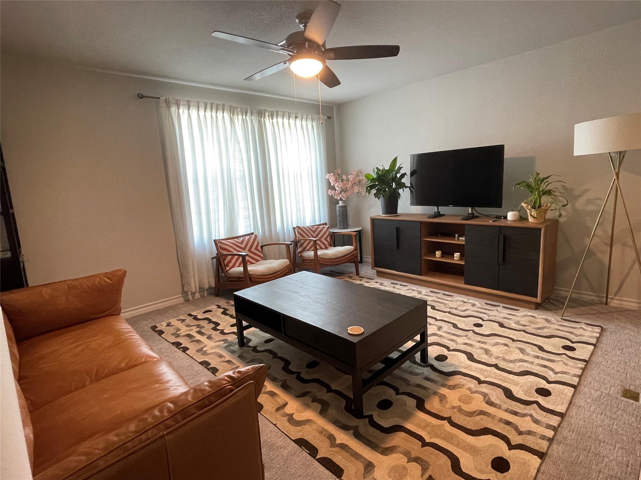 15807 Crissom Ln Property Photo 6