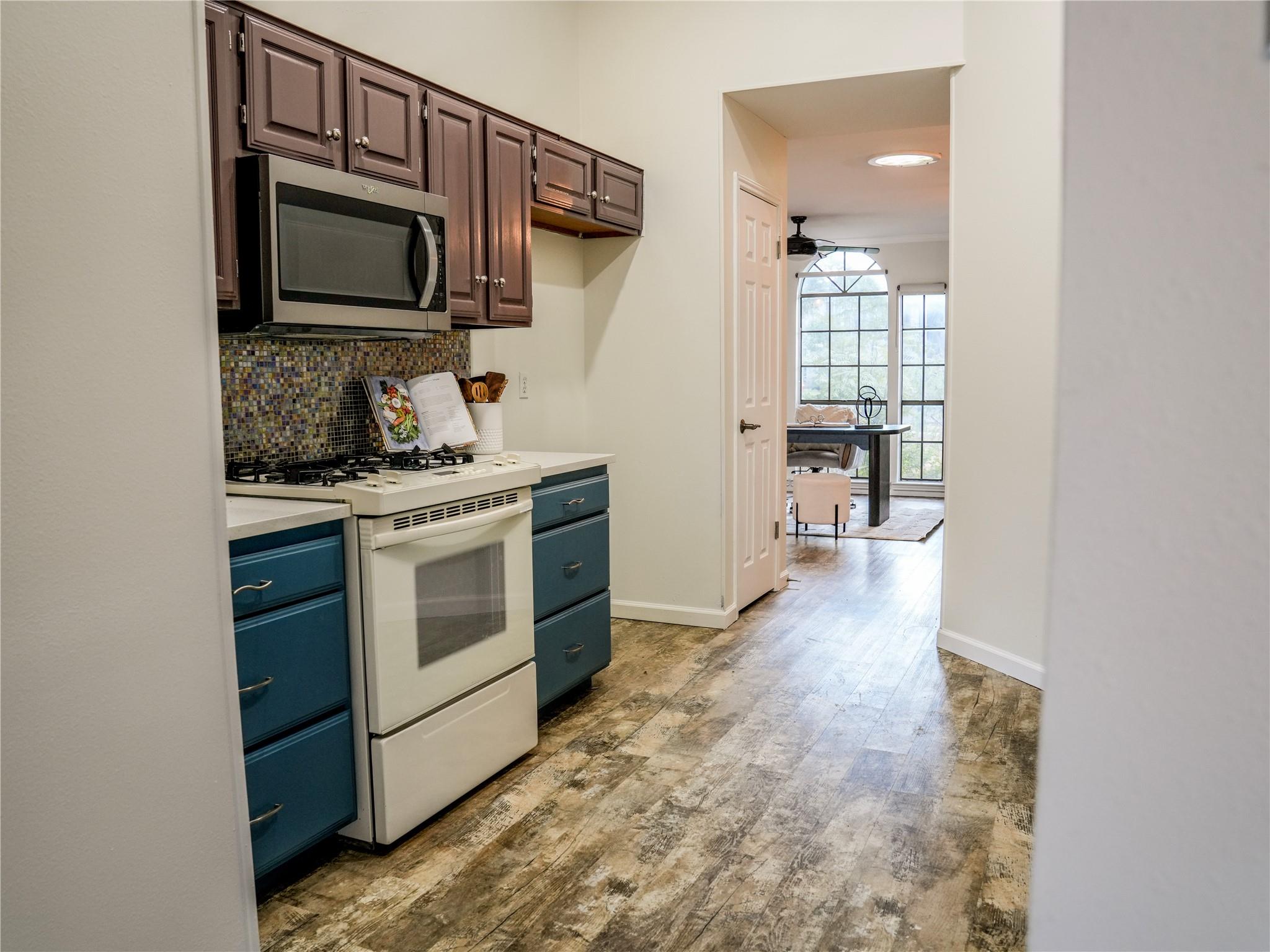 12903 Stanzel Dr Property Photo 3