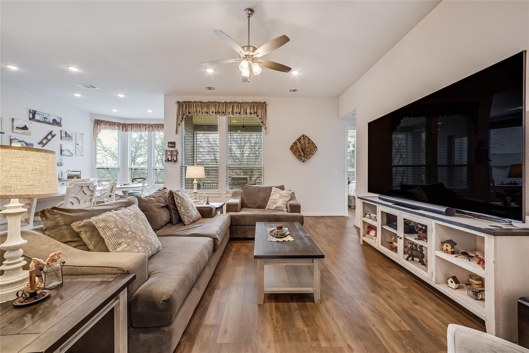 5509 Bellissima Way Property Photo 8