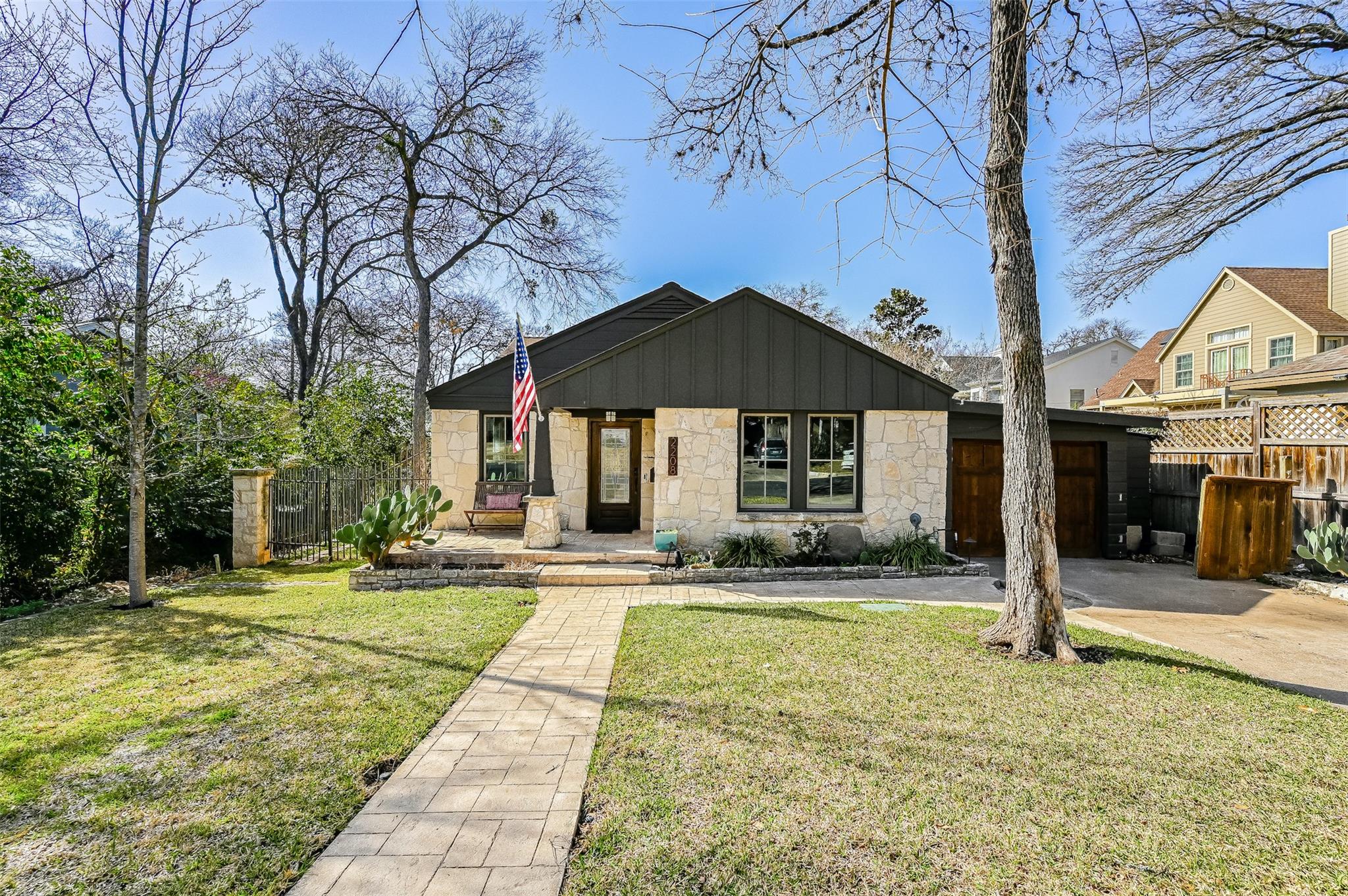 2208 Mountain View Rd Property Photo