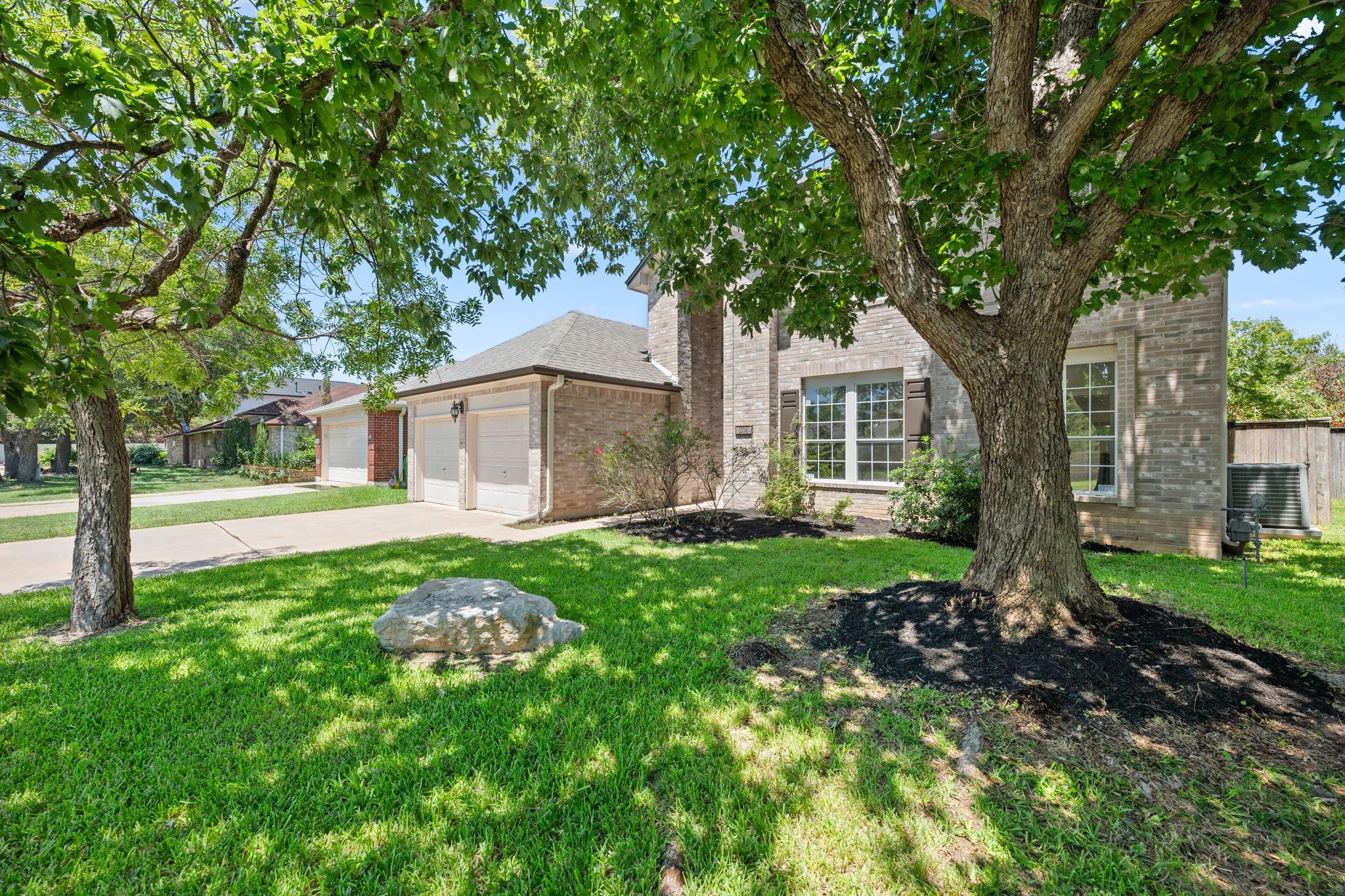 1304 Meadow Lark Dr Property Photo 2