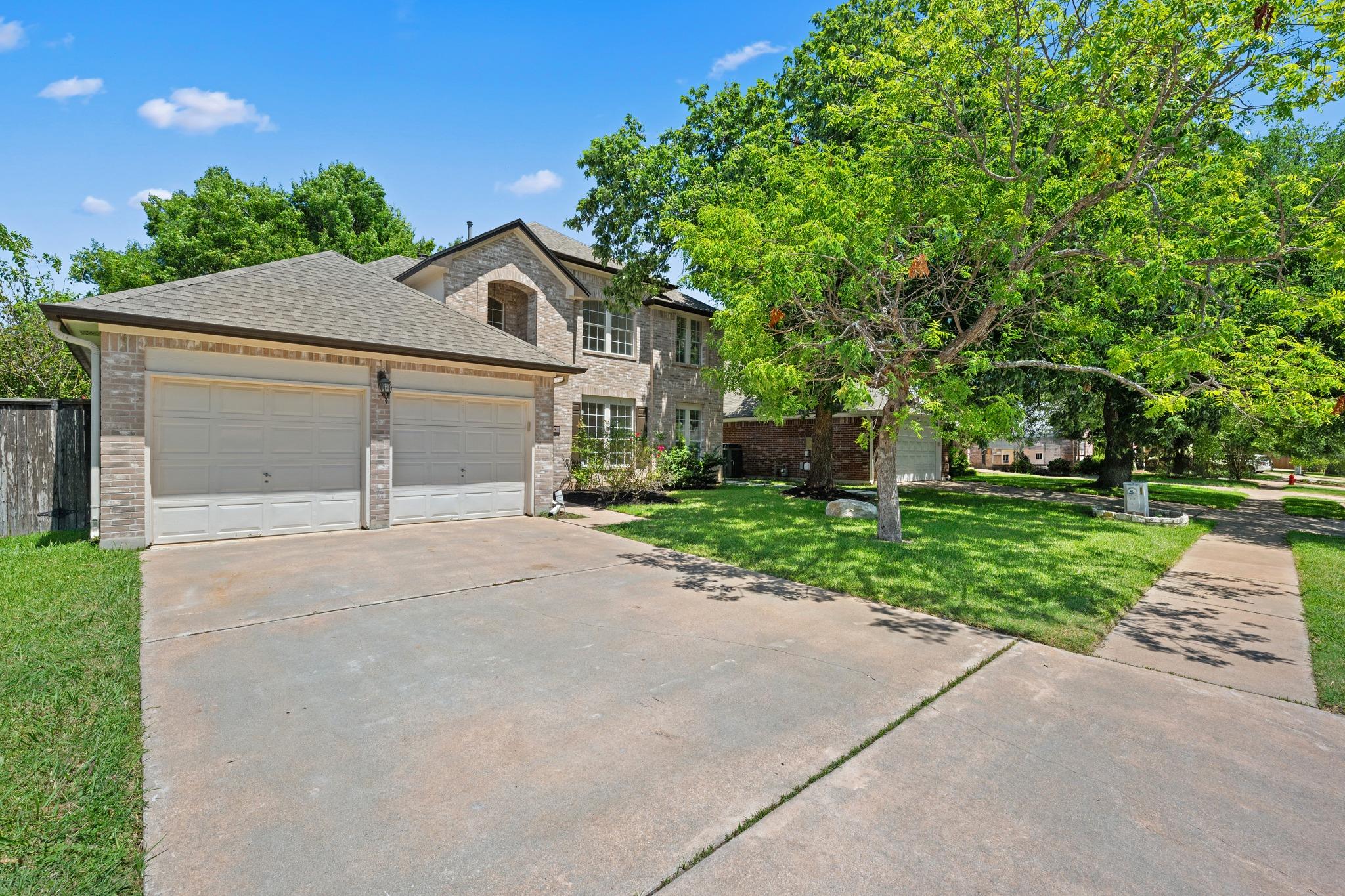 1304 Meadow Lark Dr Property Photo 3