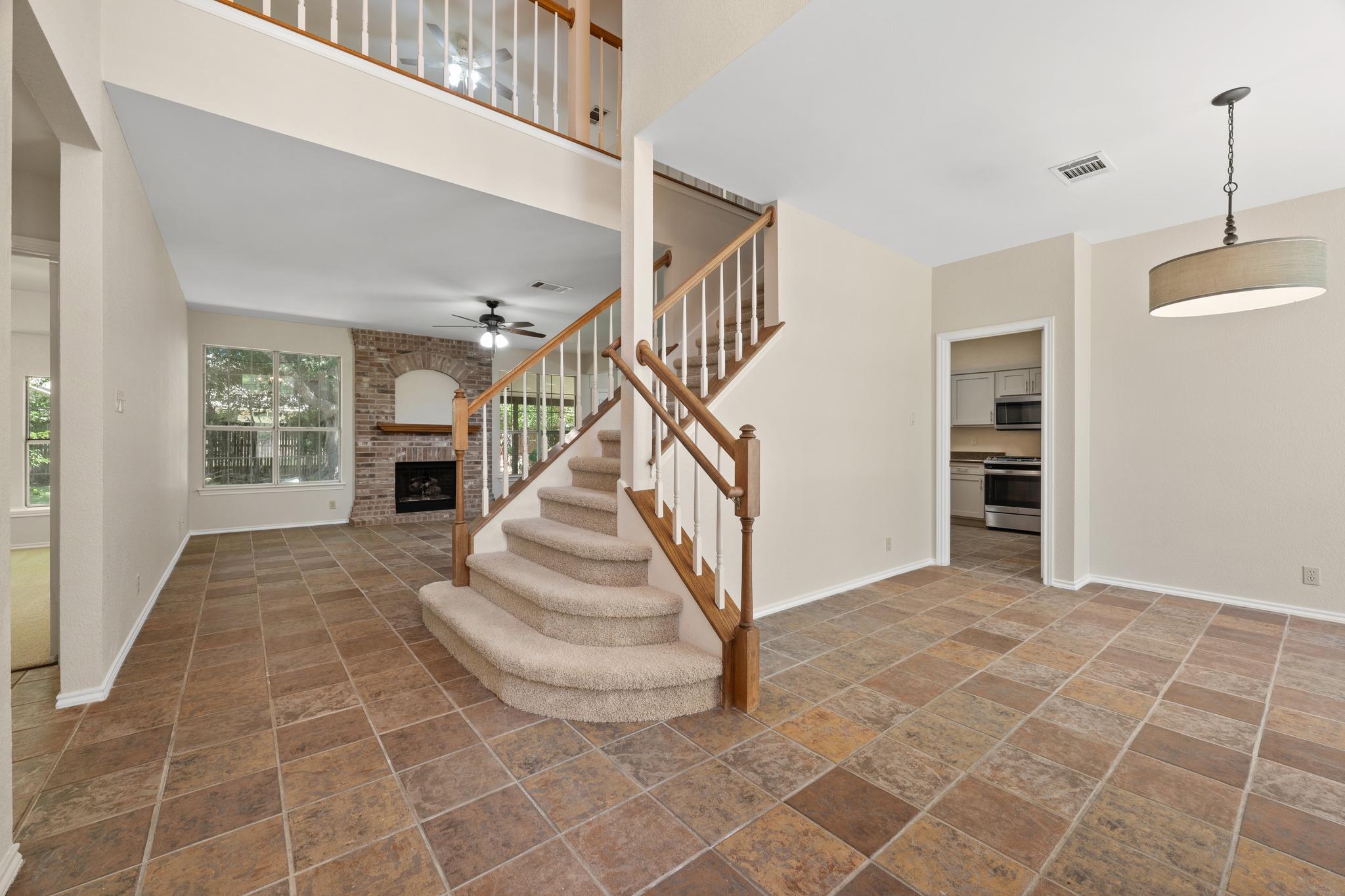 1304 Meadow Lark Dr Property Photo 5