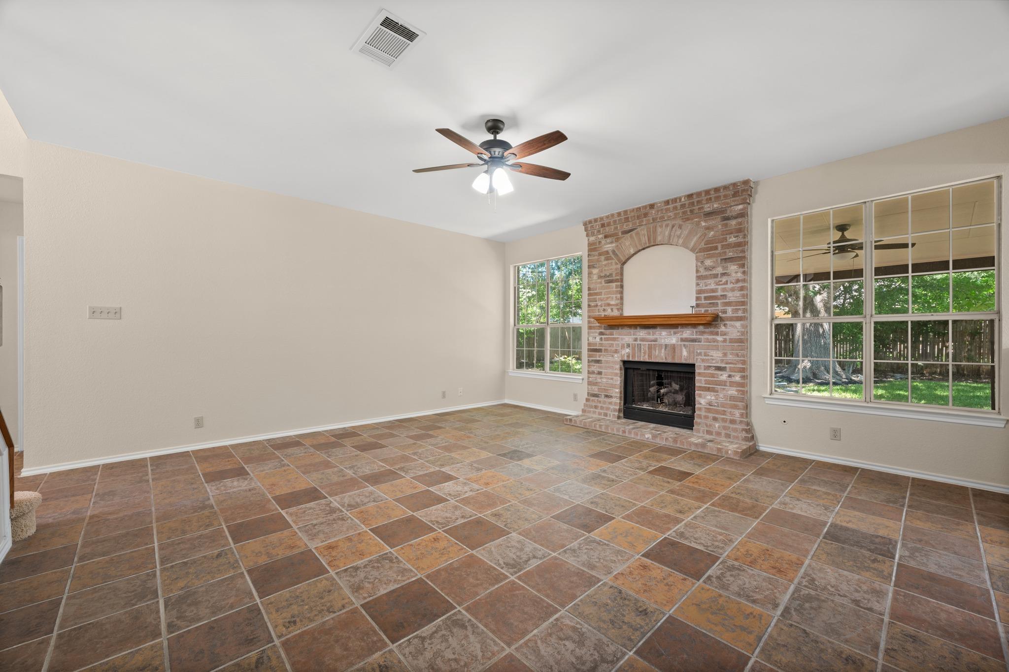 1304 Meadow Lark Dr Property Photo 9